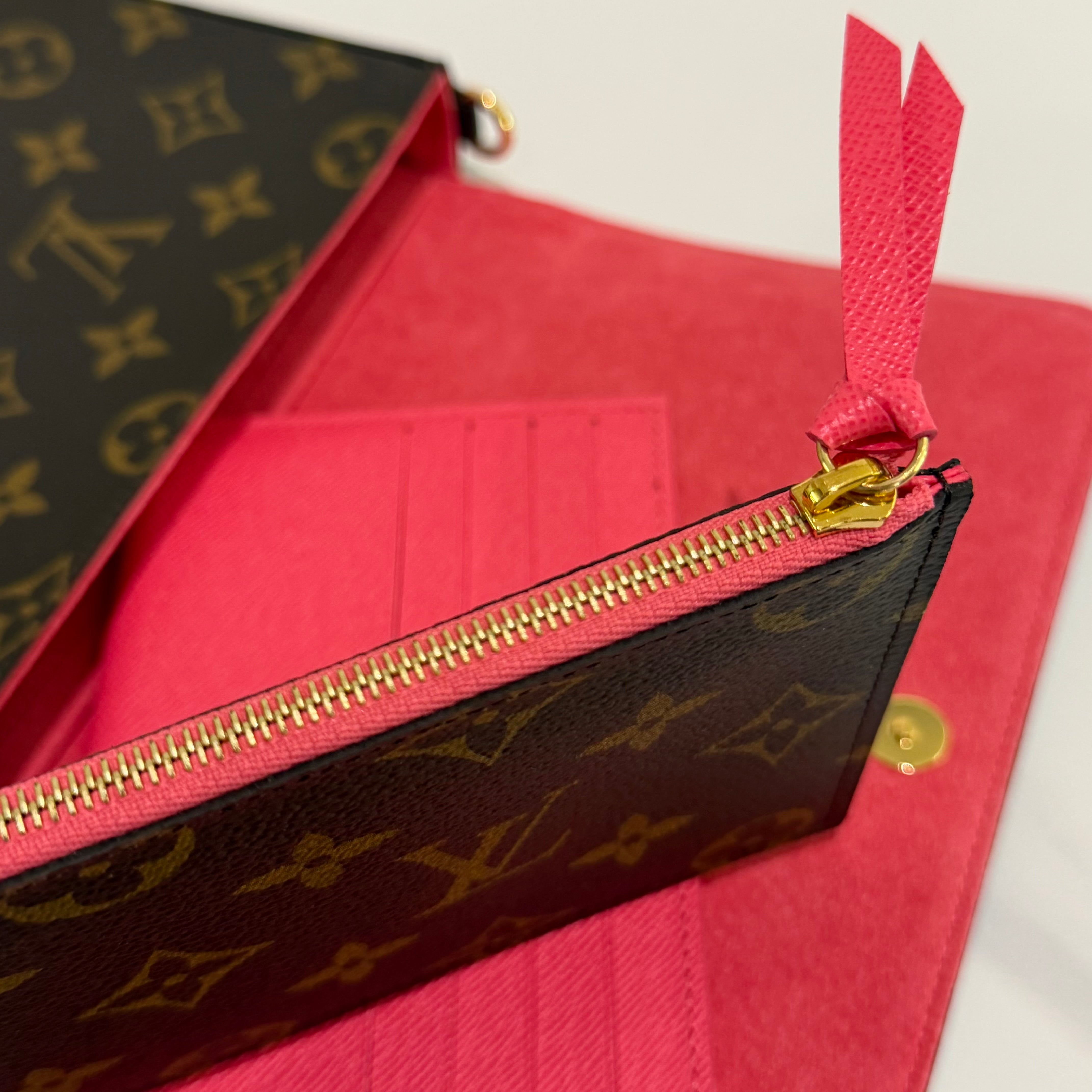 Louis Vuitton Christmas Limited Edition Felicie Pochette 3-in-1 Wallet Crossbody Bag | LOUIS VUITTON