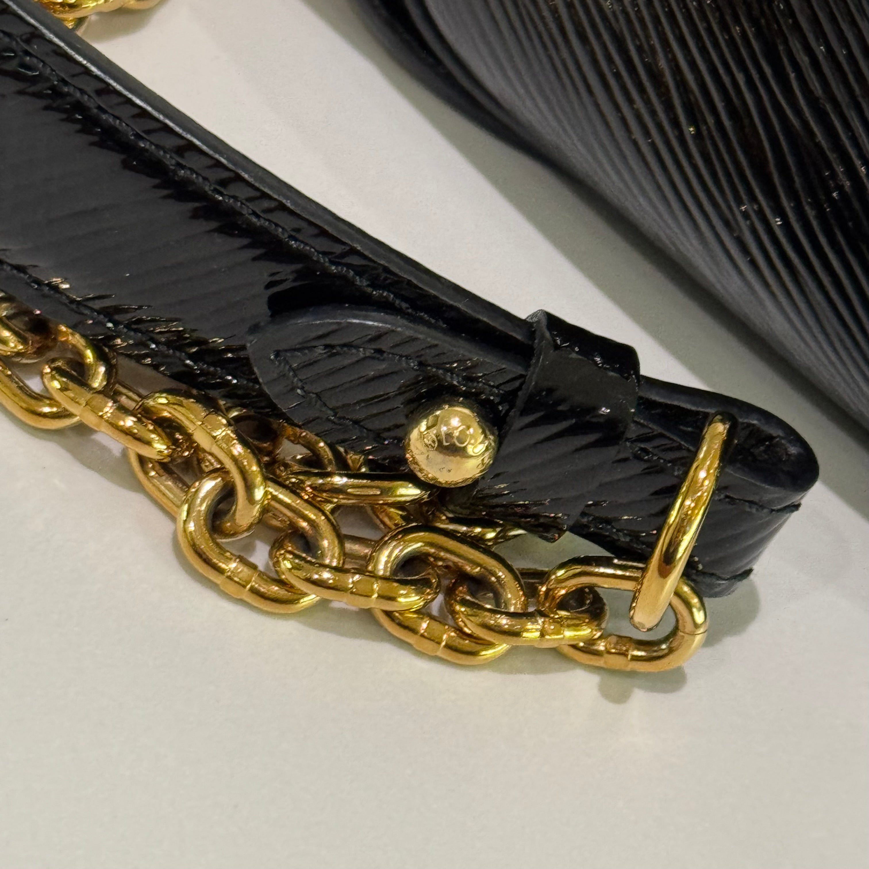LOUIS VUITTON BLACK VERNIS TWIST BAG
