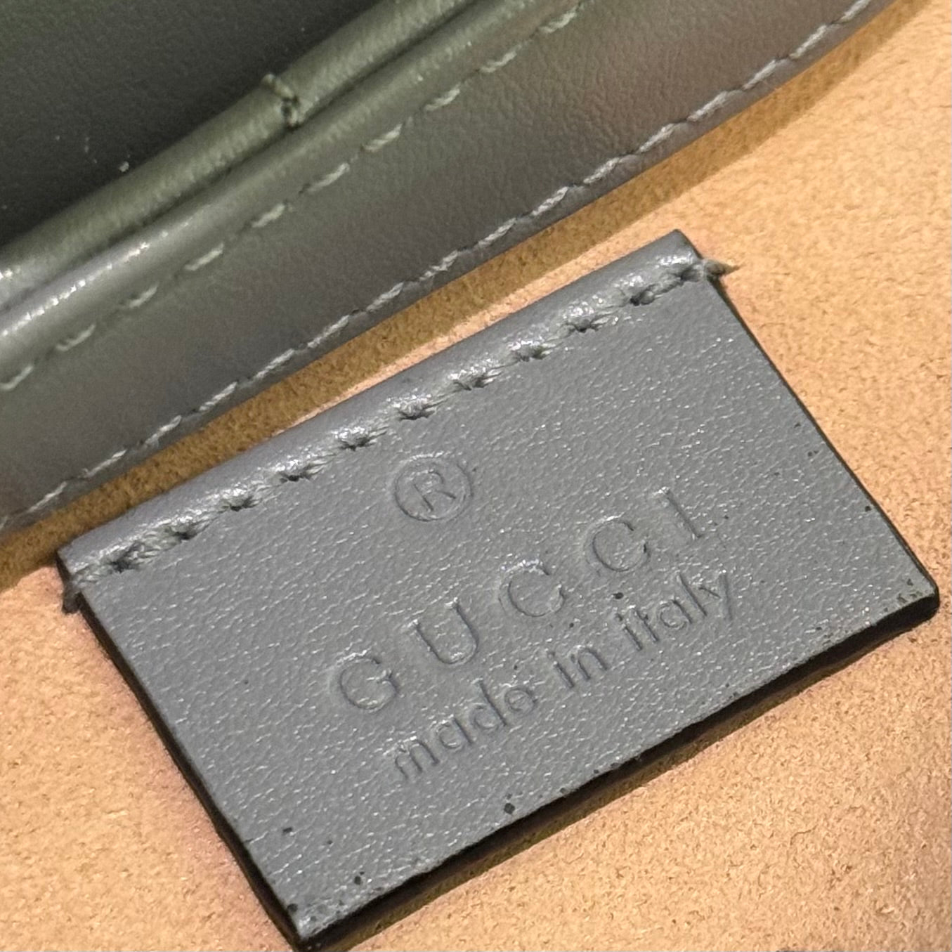 GUCCI MARMONT MINI CHAIN BAG IN SILVER GREY