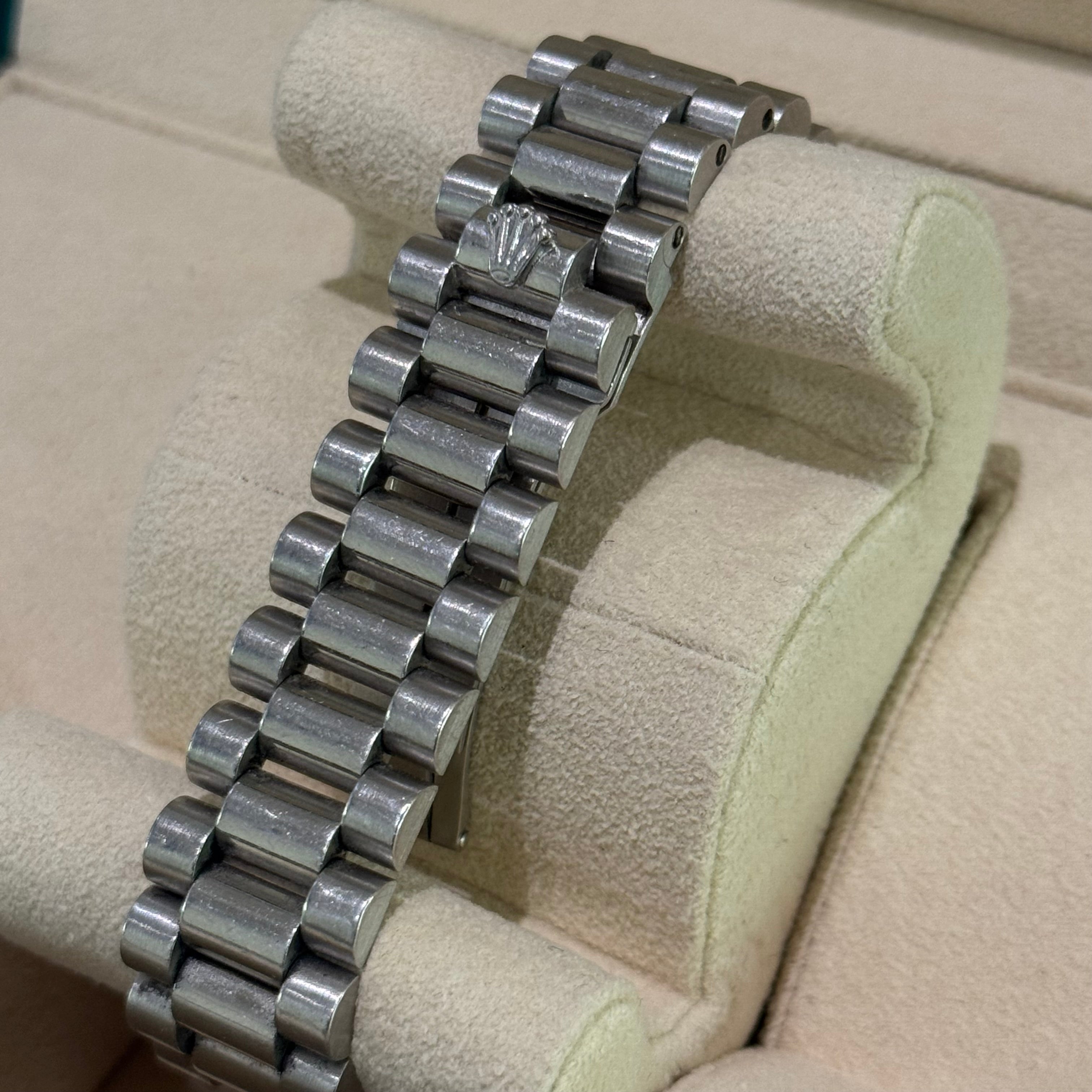 ROLEX DAYDATE 18346A CHAMPAGNE DIAL DIAMOND BEZEL