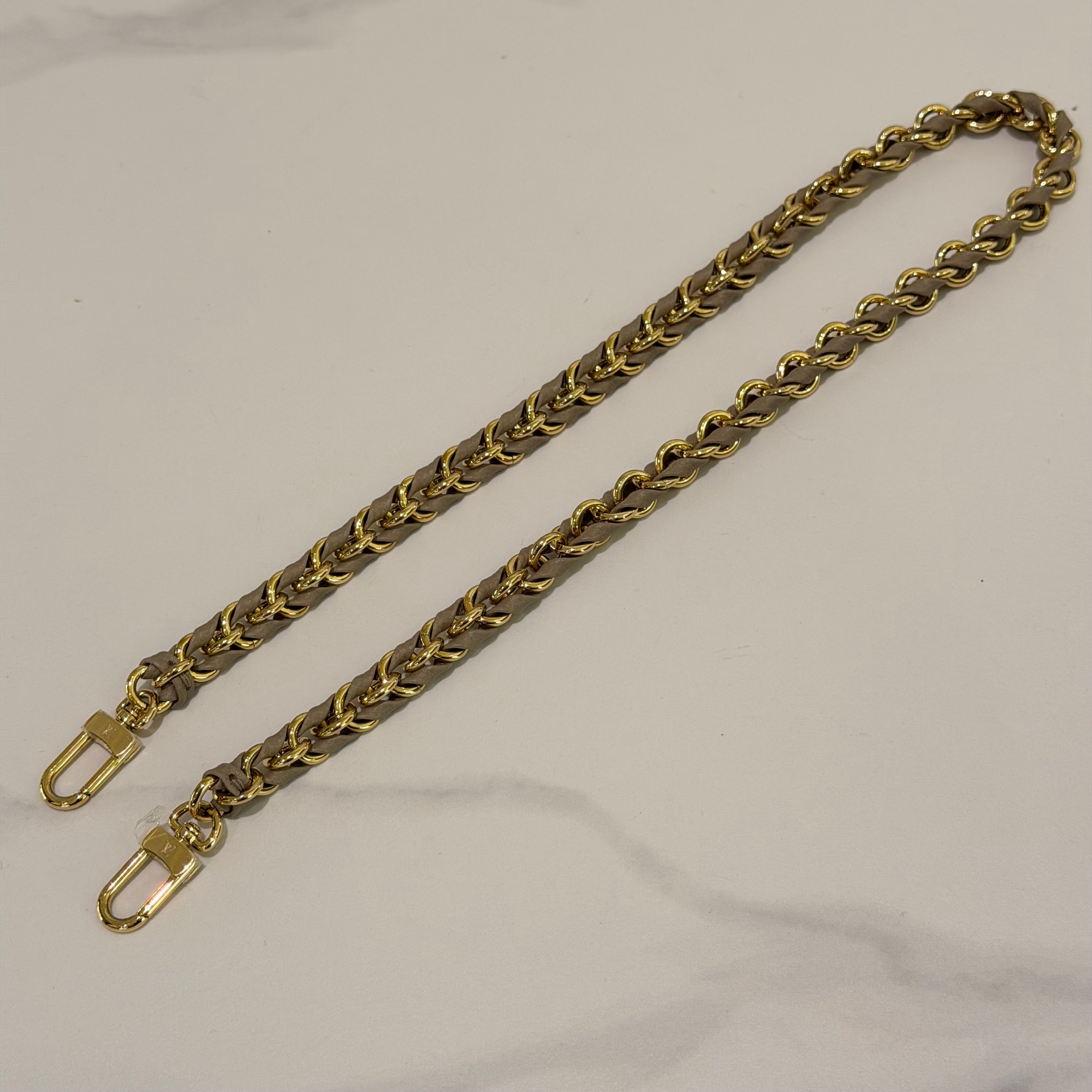 LOUIS VUITTON ON THE GO EAST-WEST ELEPHANT GREY (CHIP MODEL) Size