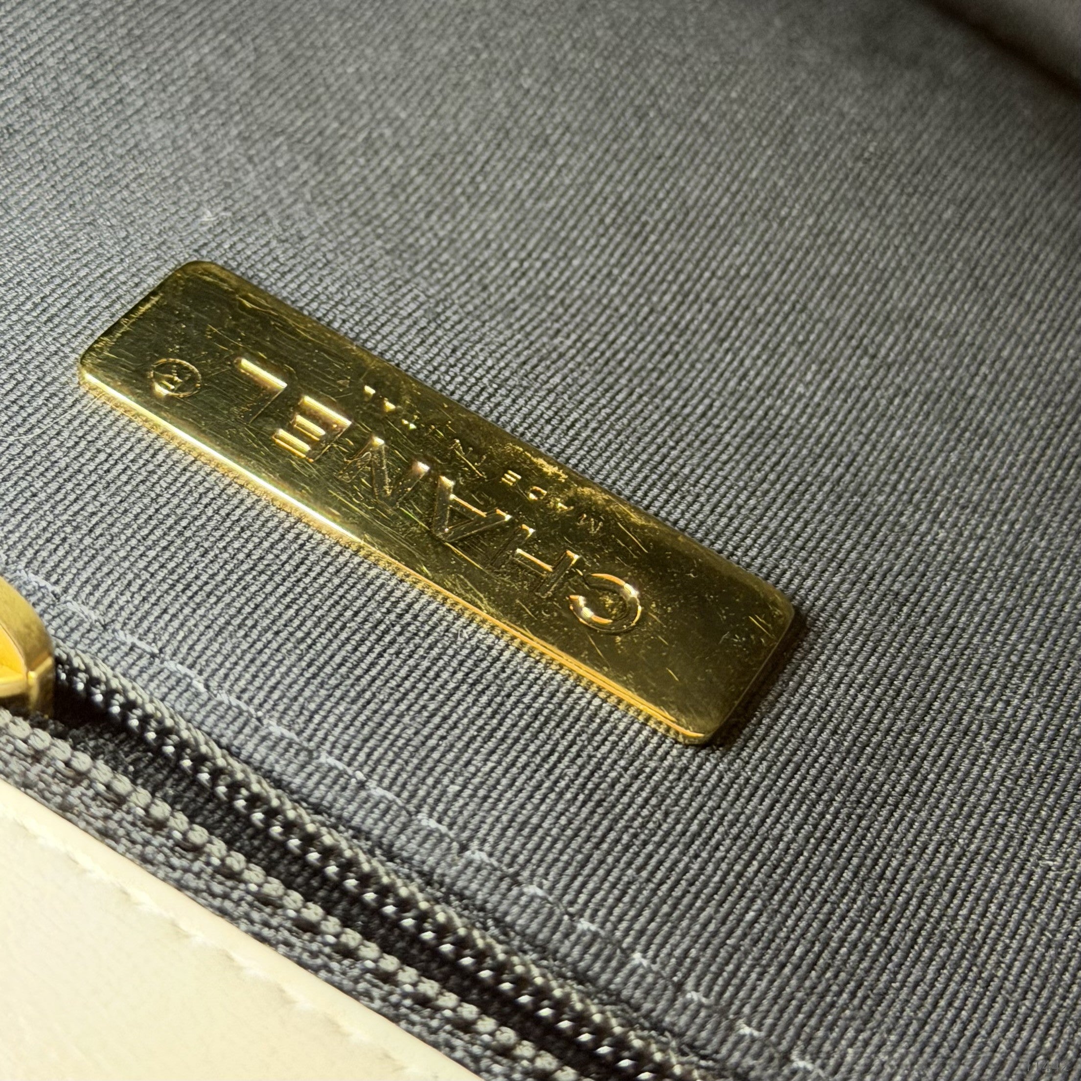 Chanel 19 Bag Small White Lambskin with Two-Tone Chain (Chip Model)