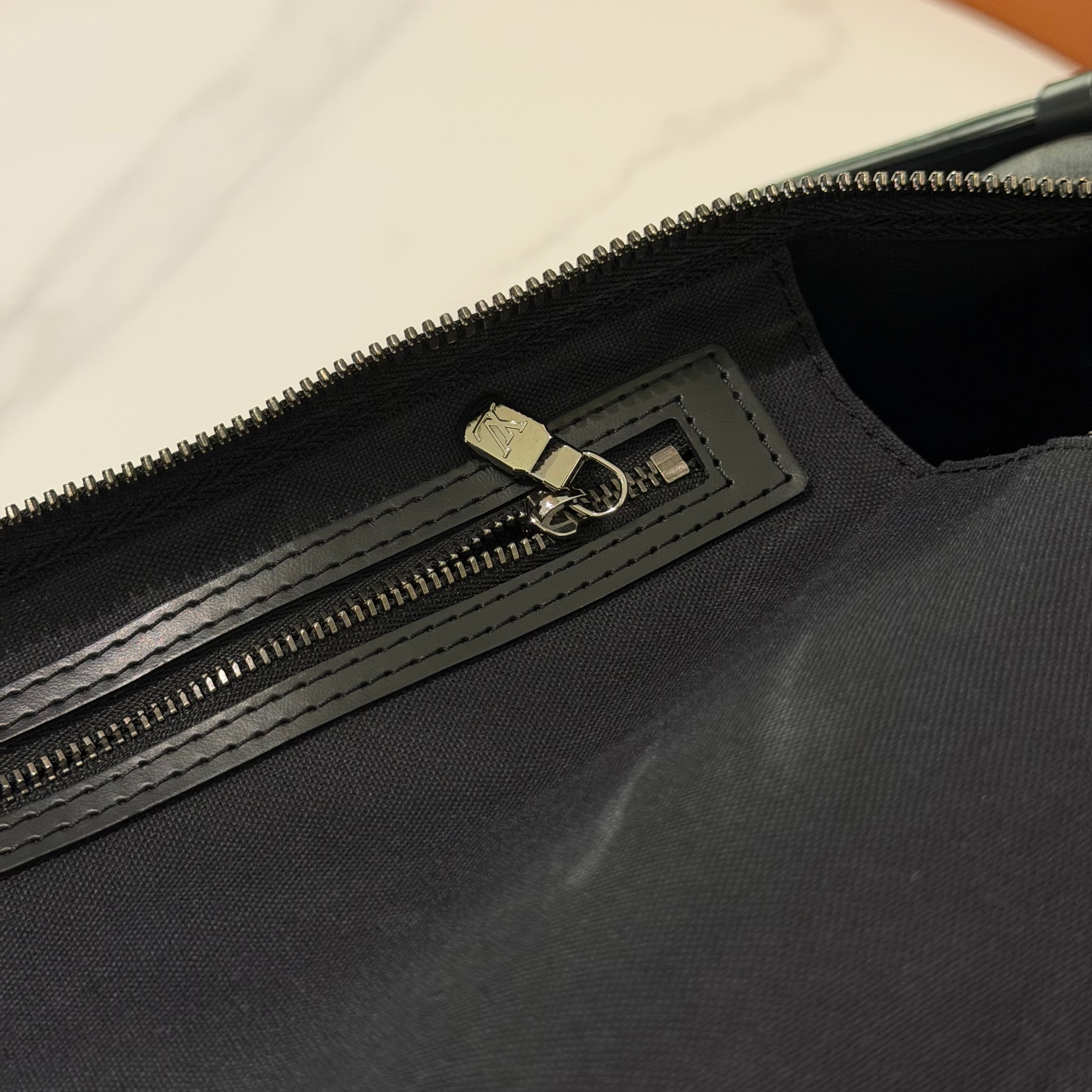 Louis Vuitton Keepall 45 Black Monogram