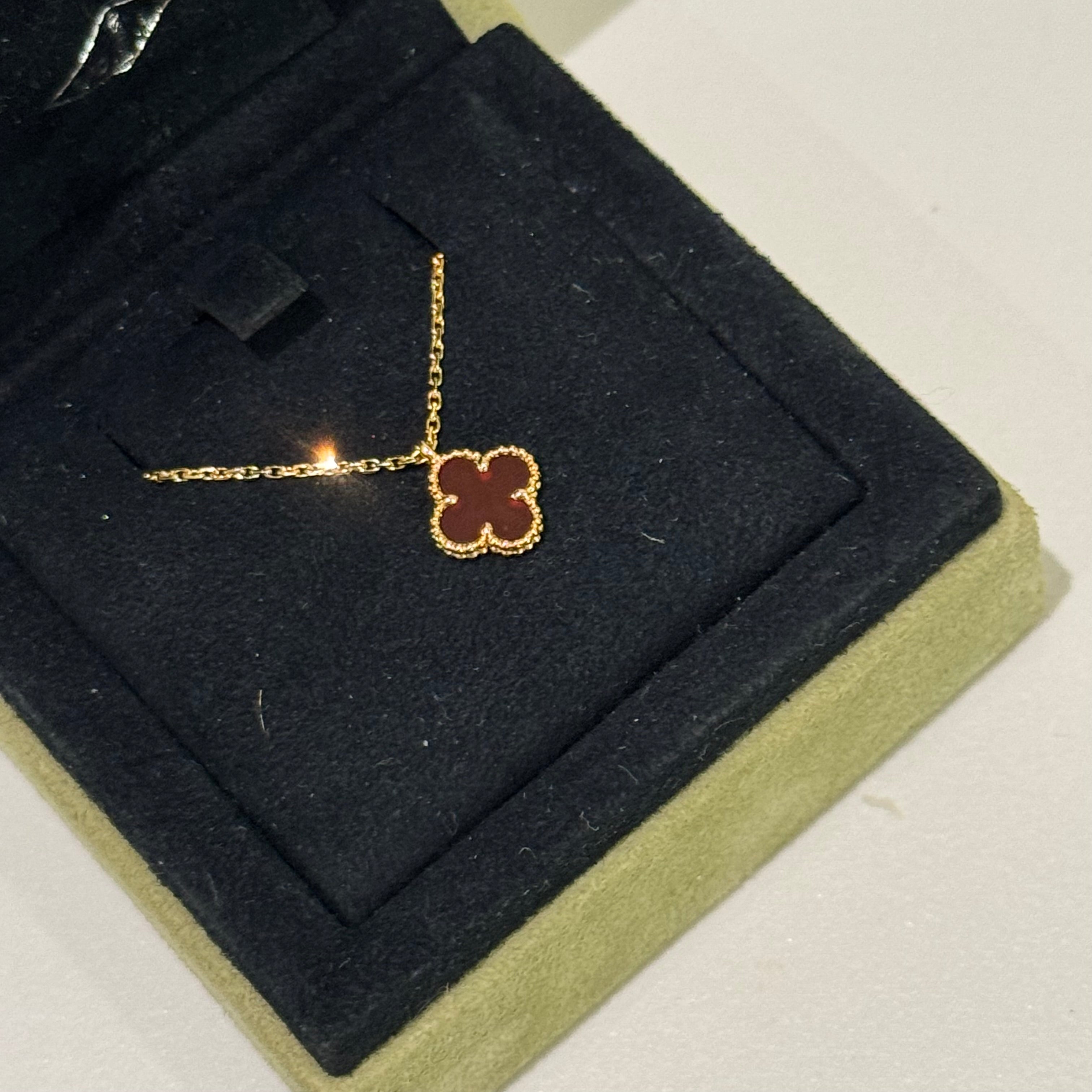 VAN CLEEF & ARPELS Sweet Alhambra Pendant Carnelian / Pink Gold