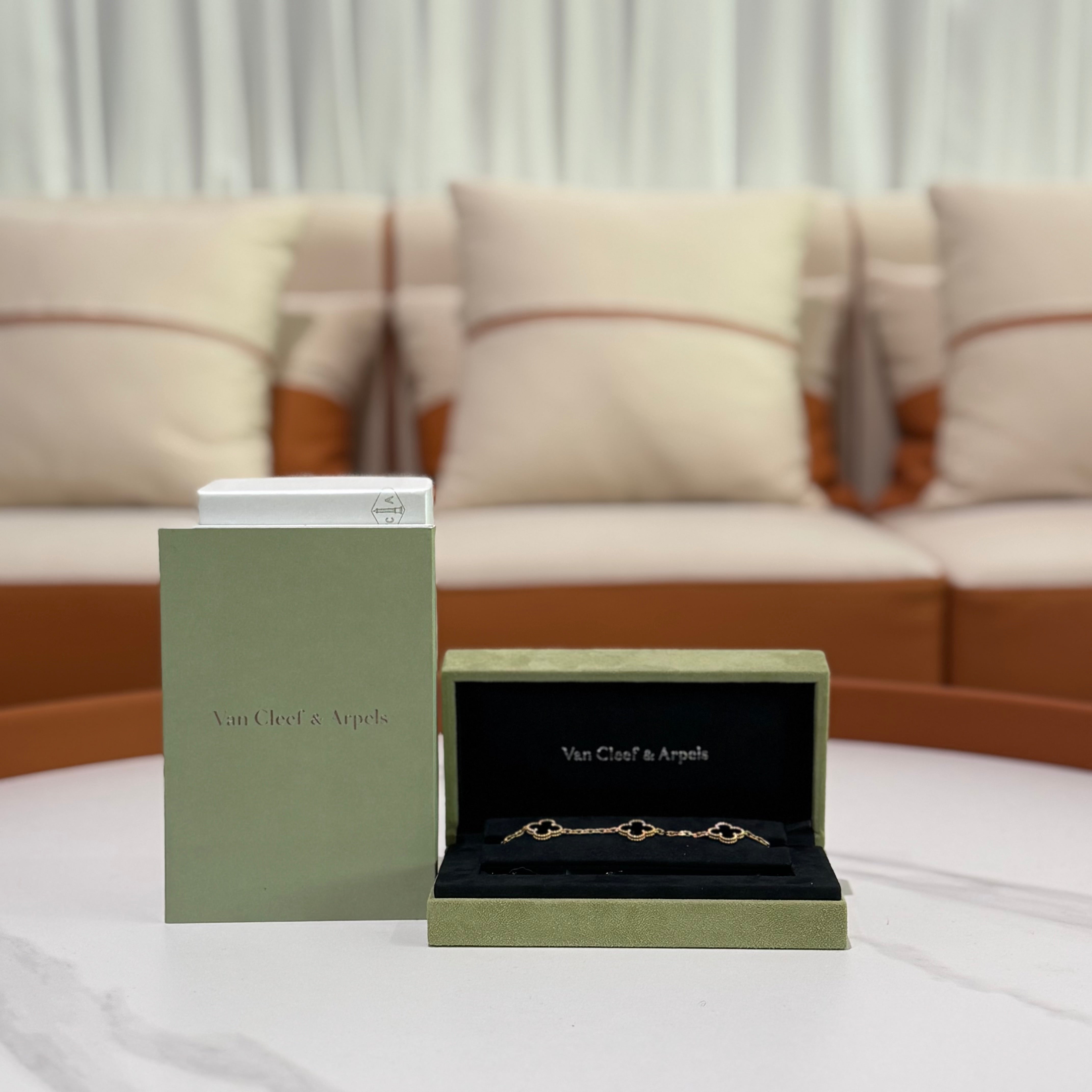 VAN CLEEF & ARPELS VINTAGE ALHAMBRA 5-MOTIF BRACELET BLACK ONYX