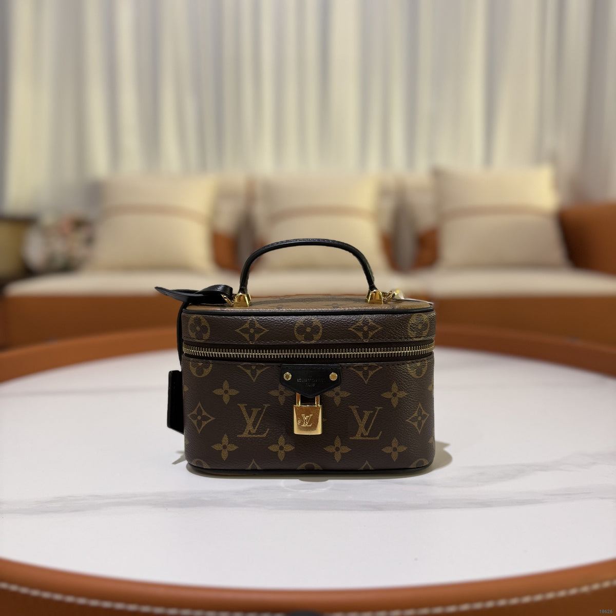 Louis Vuitton Makeup Mini Vanity Narrow Shoulder Crossbody Handbag | LOUIS VUITTON