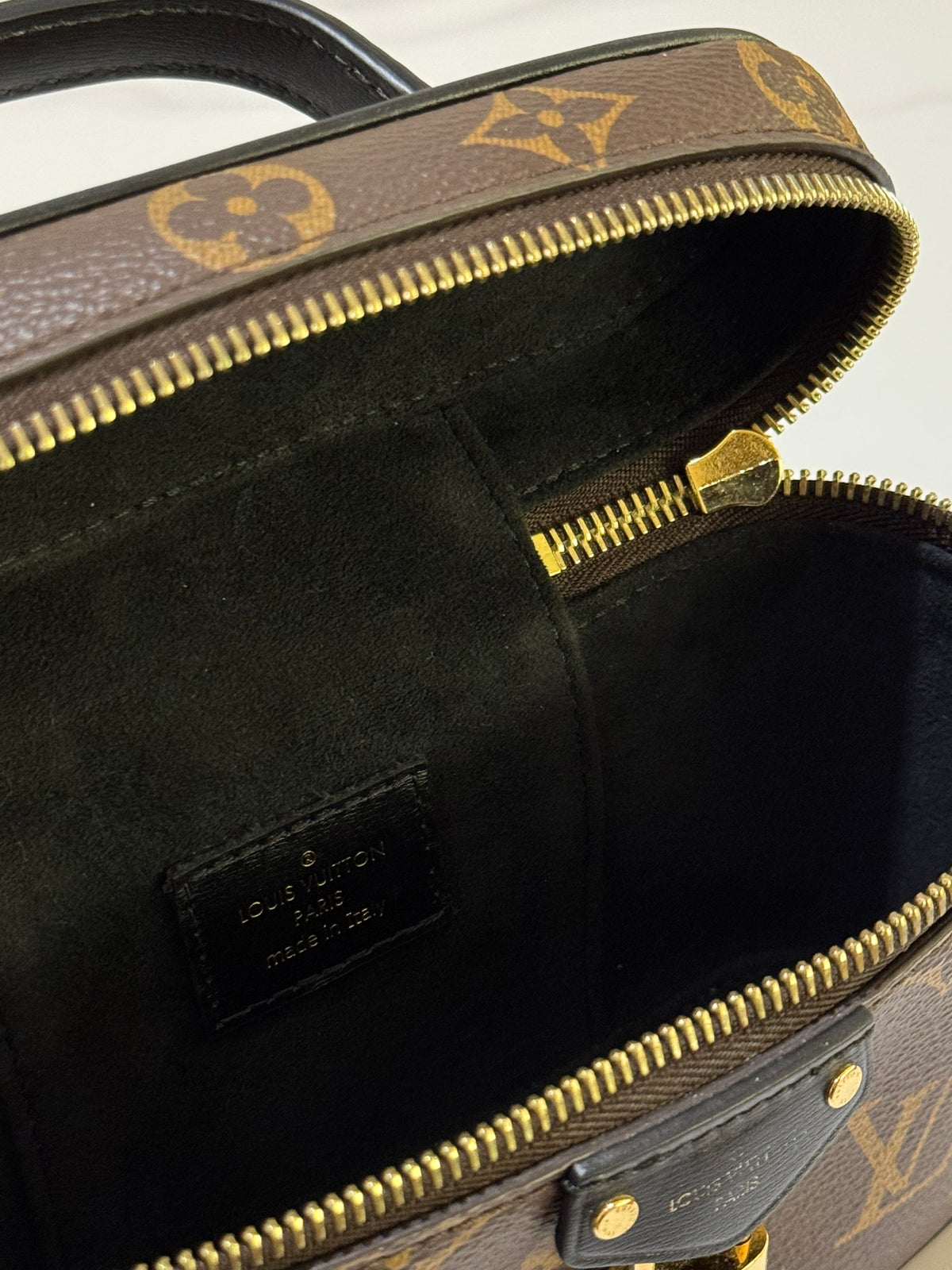 Louis Vuitton Makeup Mini Vanity Narrow Shoulder Crossbody Handbag | LOUIS VUITTON