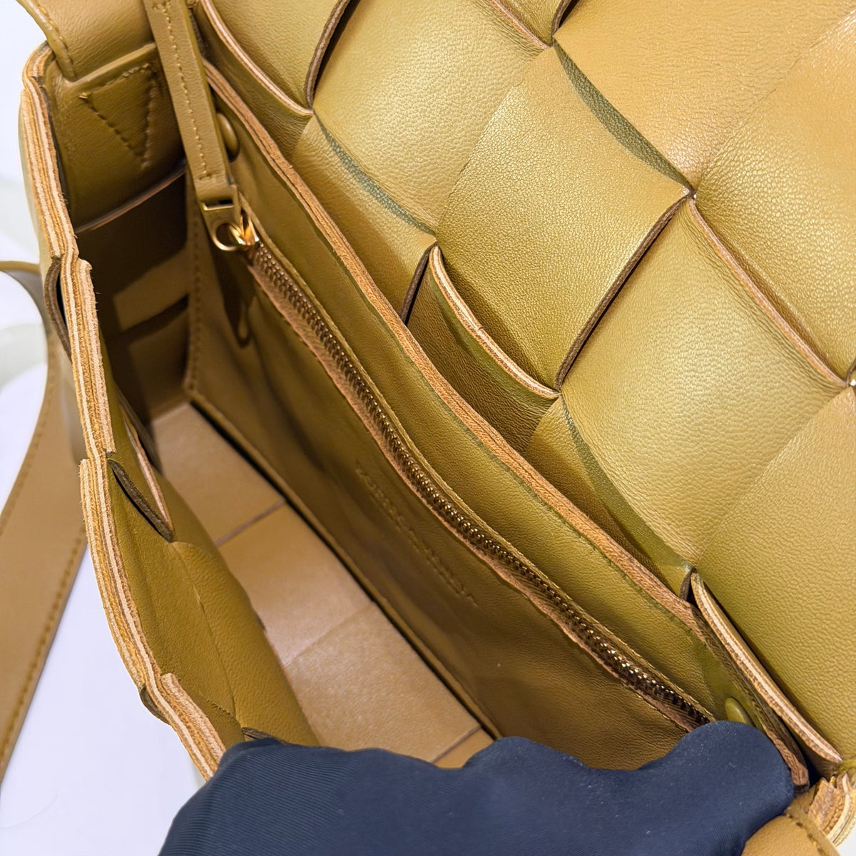 Bottega Veneta Milk Tea Intrecciato Shoulder Crossbody Bag | BOTTEGA VENETA