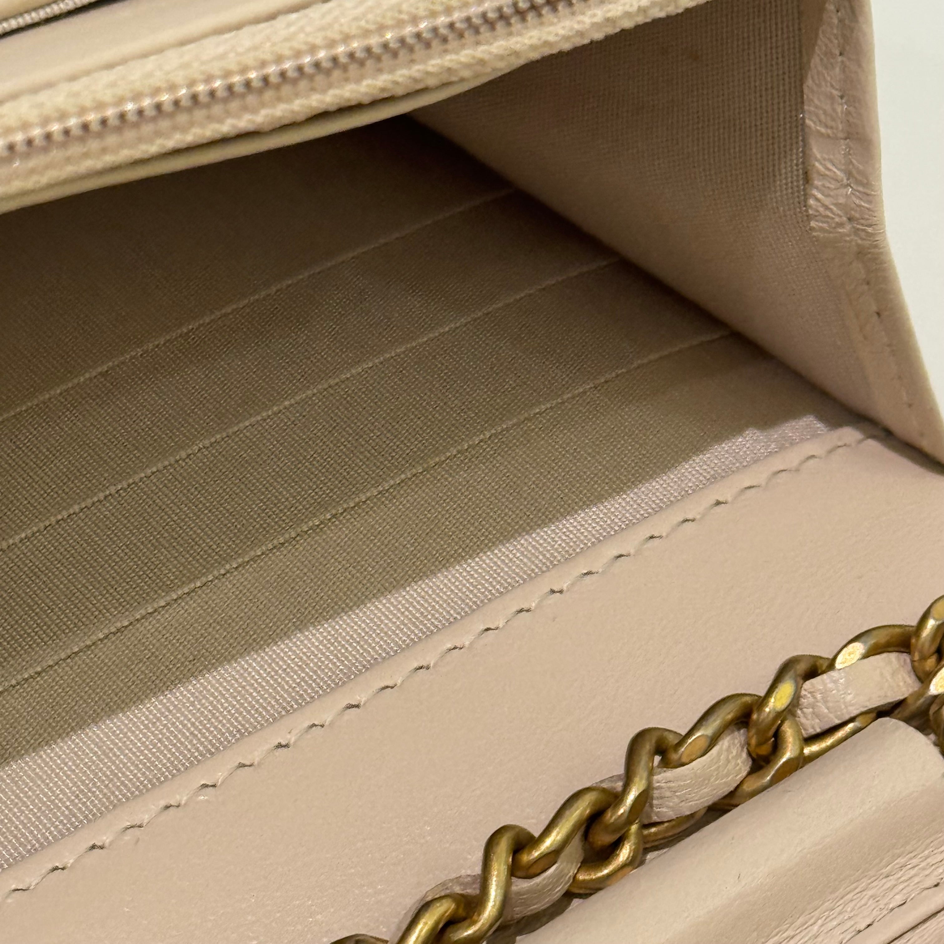 CHANEL WALLET ON CHAIN IVORY LAMBSKIN SHOULDER BAG