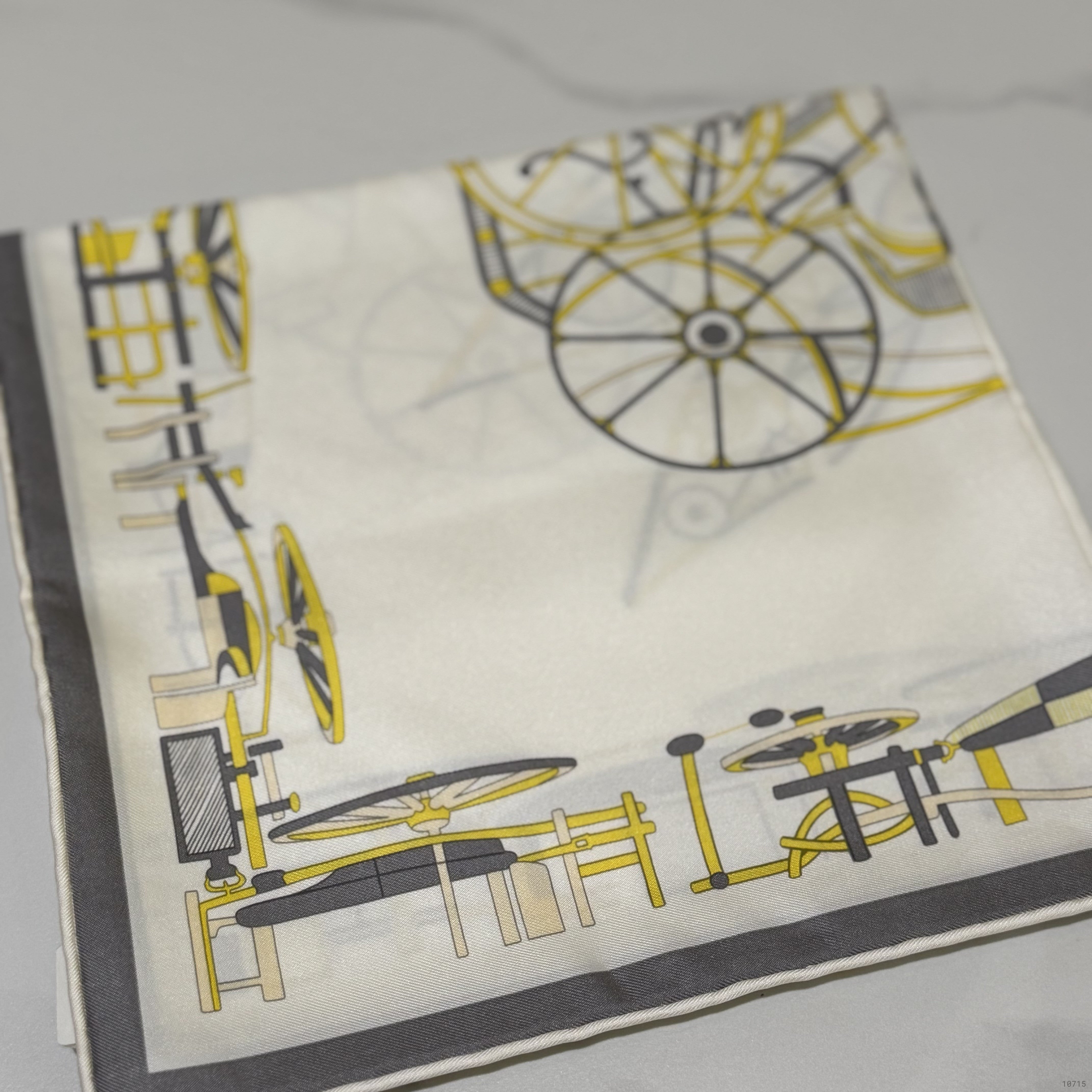 HERMES CARRE TWILL BLANC SILK SCARF