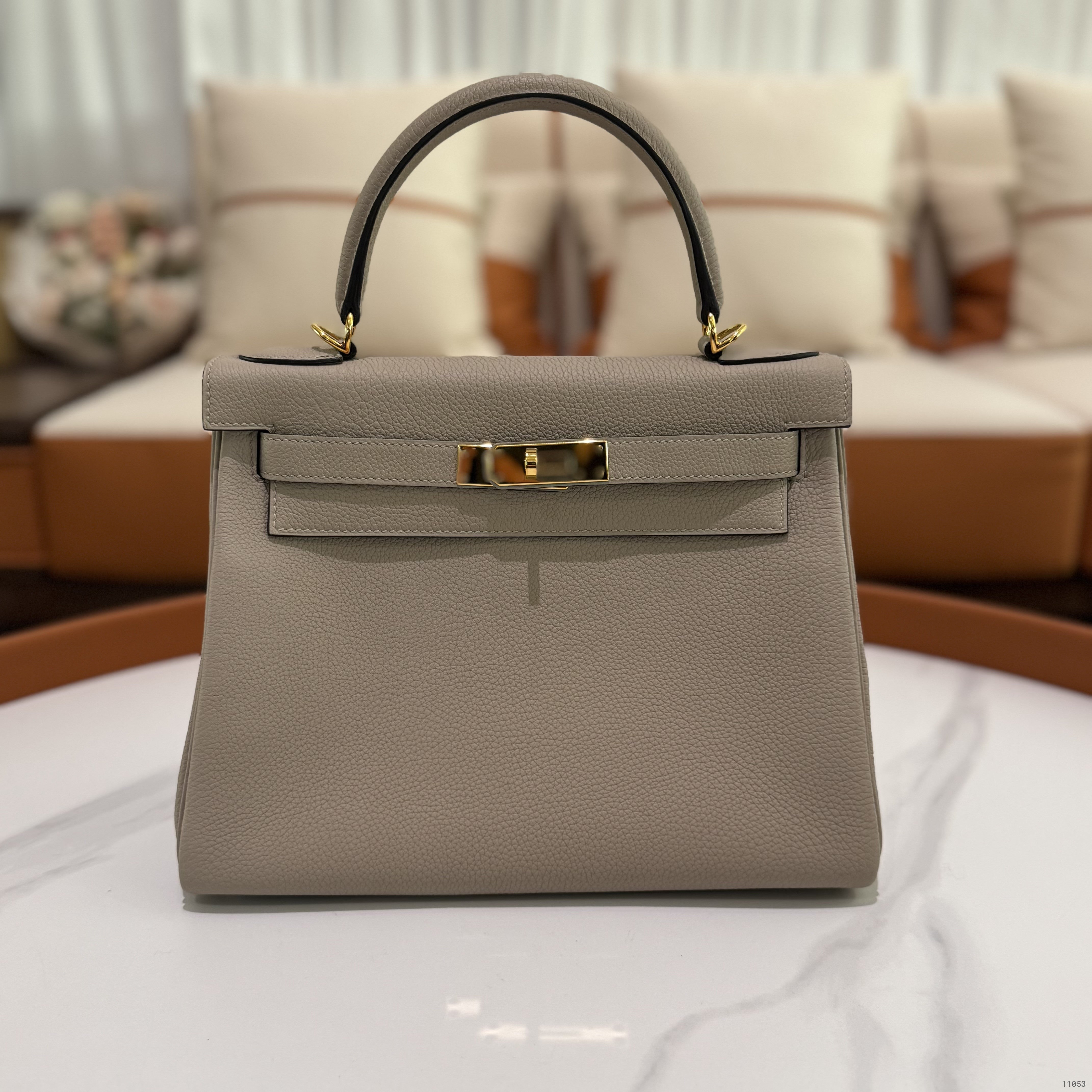 HERMÈS KELLY 28 GRIS TOURTERELLE WITH GOLD HARDWARE