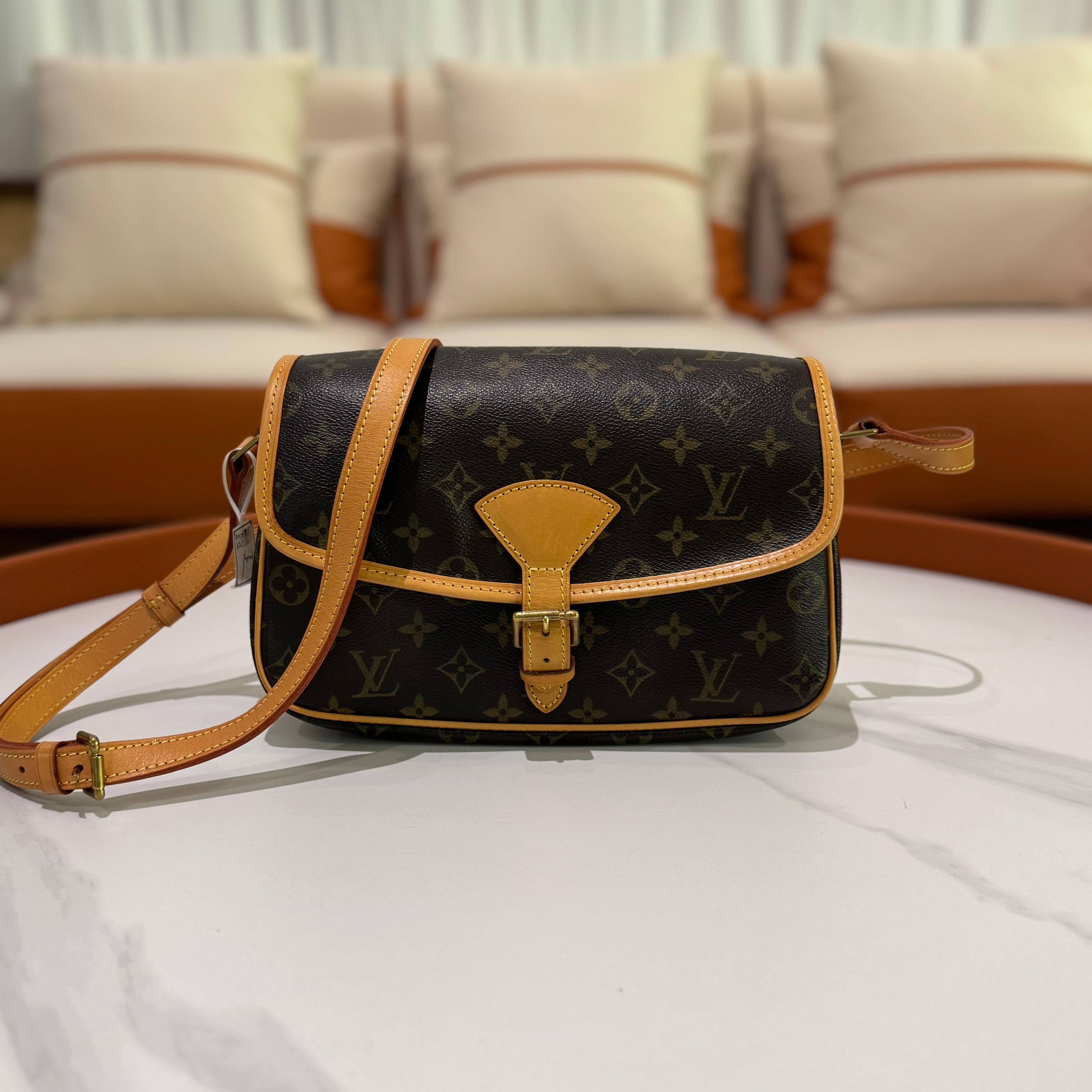 LOUIS VUITTON VINTAGE BAGUETTE BAG