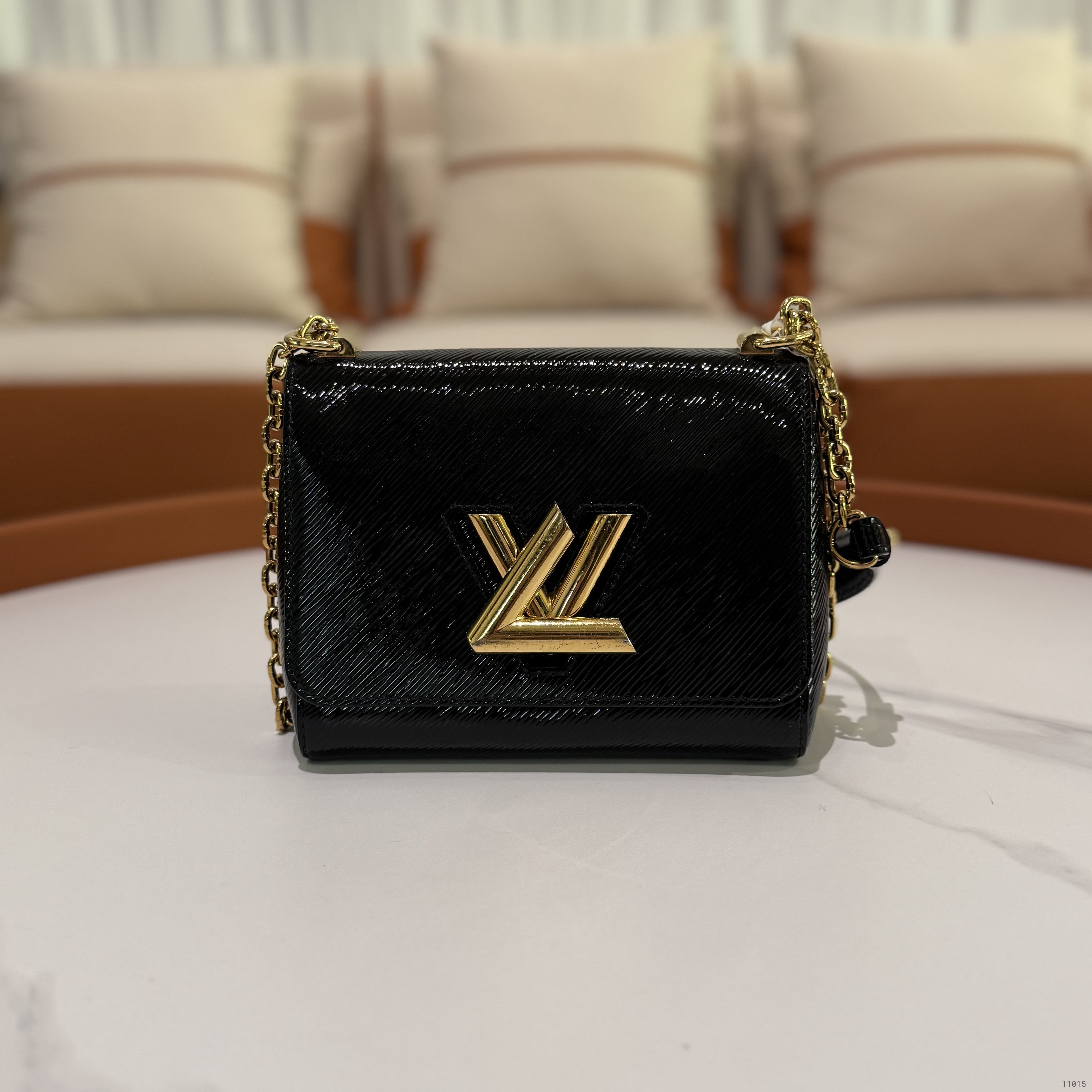 LOUIS VUITTON BLACK VERNIS TWIST BAG