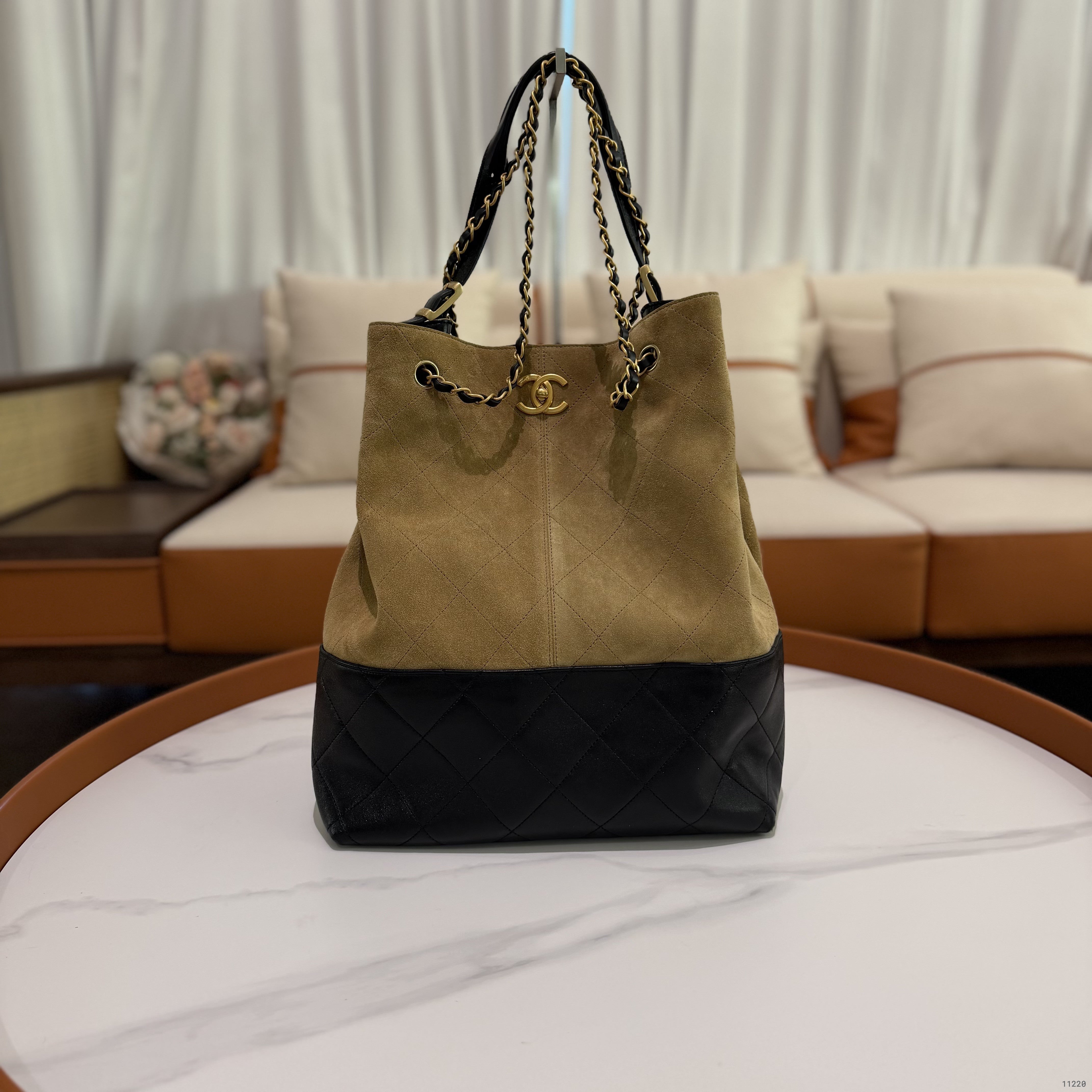 CHANEL 25A Hobo Suede & Black Vertical Quilted Handbag with Gold Chain