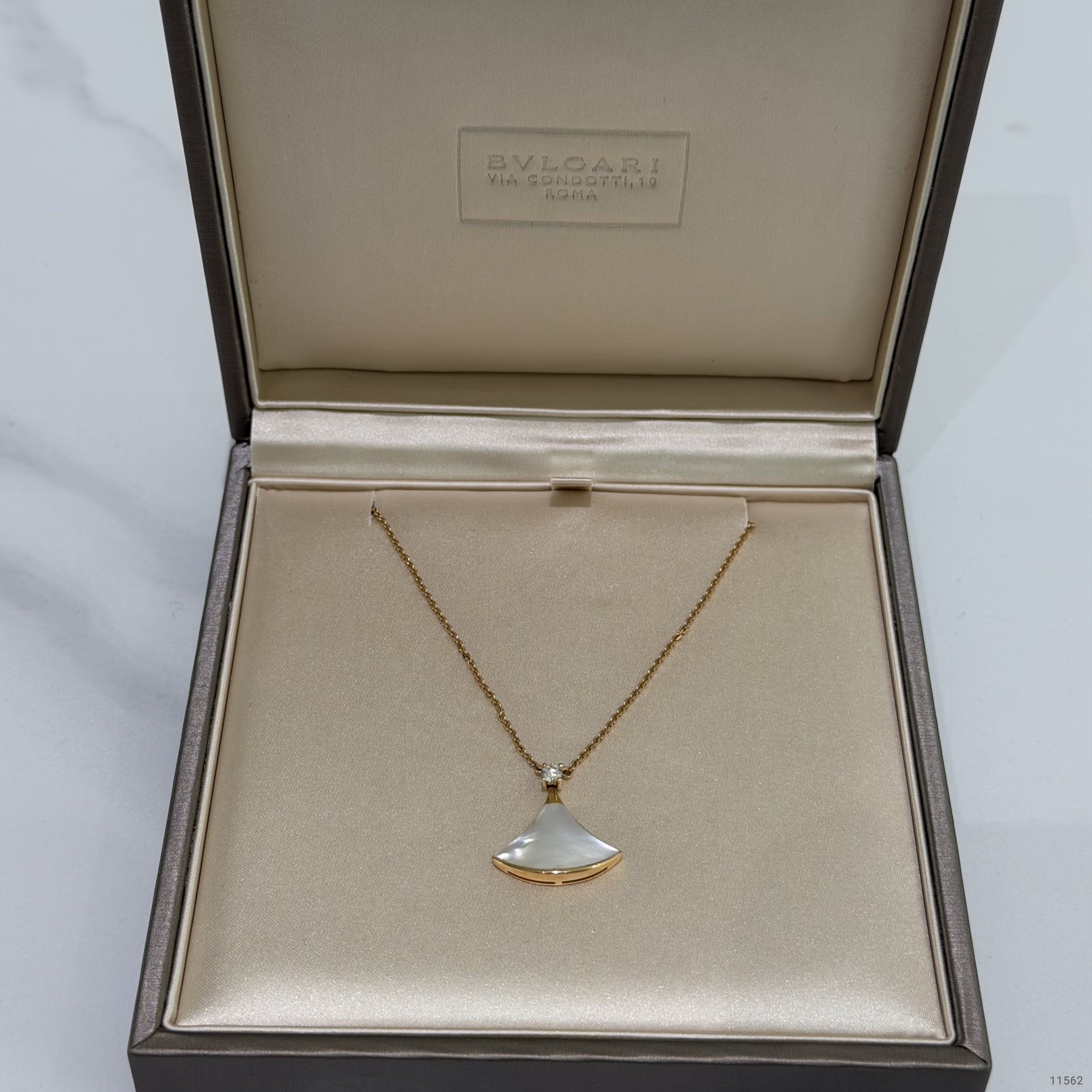 Bvlgari Divas’ Dream Diamond Mother-of-Pearl Pendant Necklace 18K Rose Gold