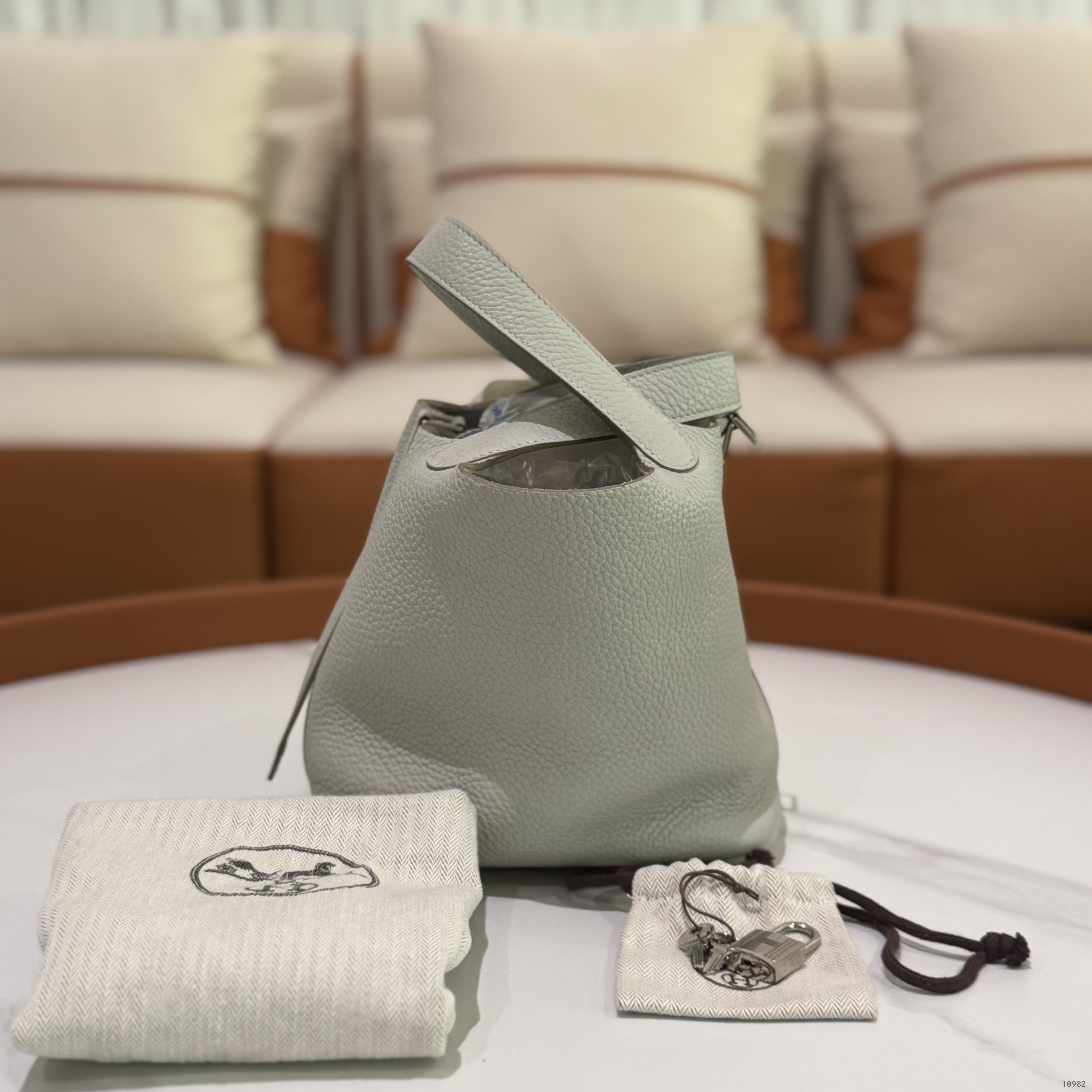 HERMÈS PICOTIN 18 GLACIER WHITE WITH PALLADIUM HARDWARE (Z STAMP)
