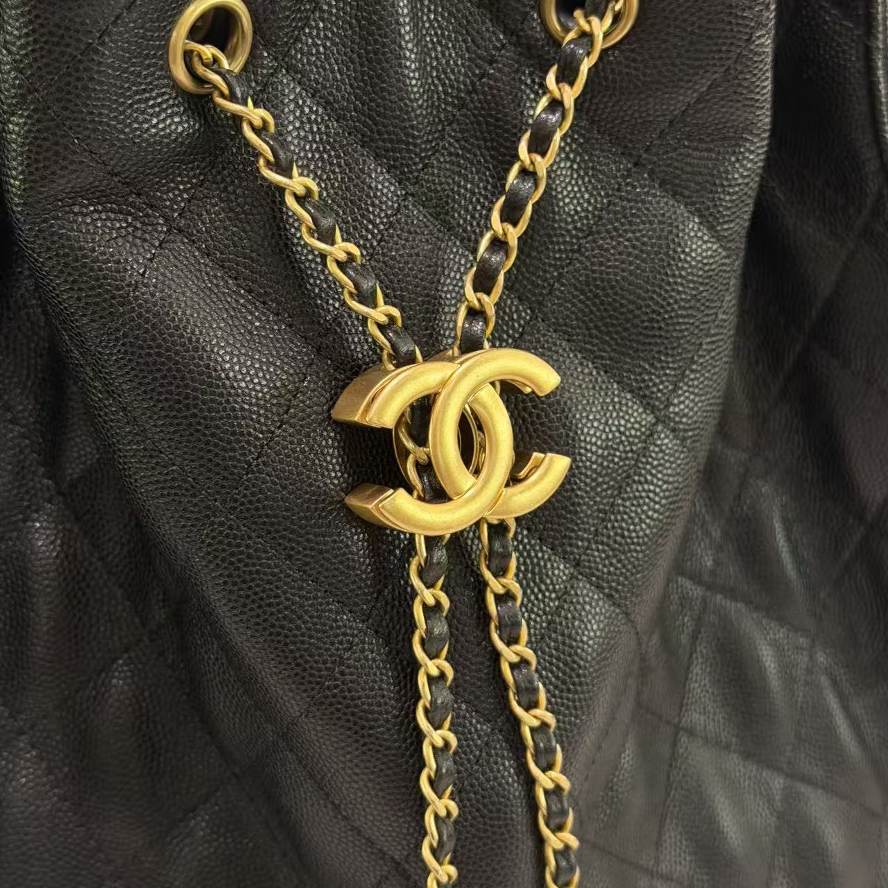 Chanel 25 Hobo Medium Black Caviar Leather with Gold Hardware (Chip Model)