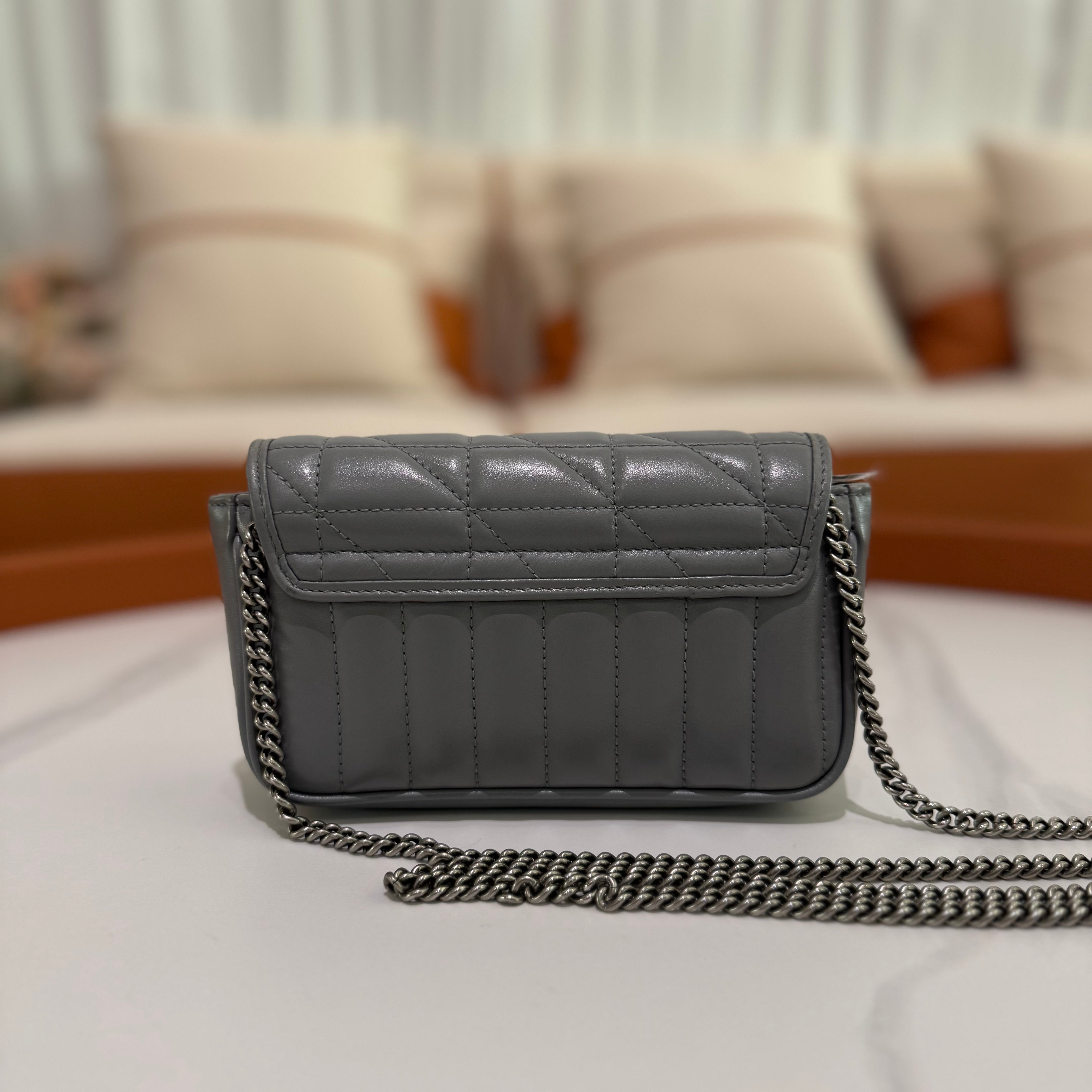 GUCCI MARMONT MINI CHAIN BAG IN SILVER GREY