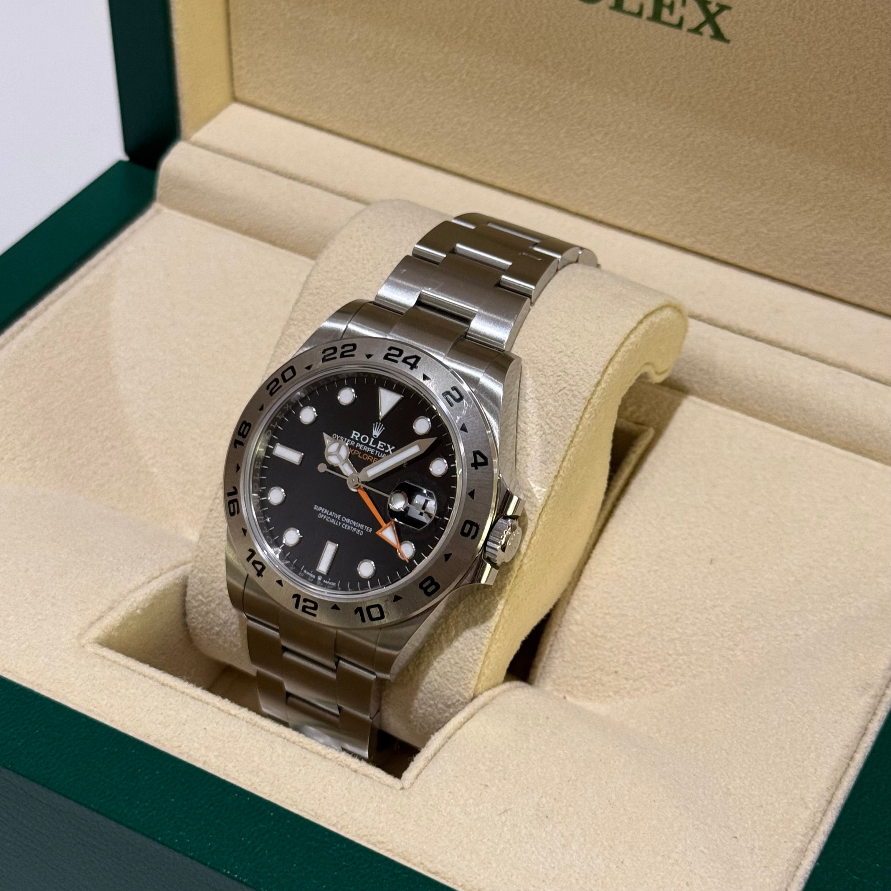 ROLEX OYSTER PERPETUAL DATE 226570-002 EXPLORER II AUTOMATIC OYSTERSTEEL