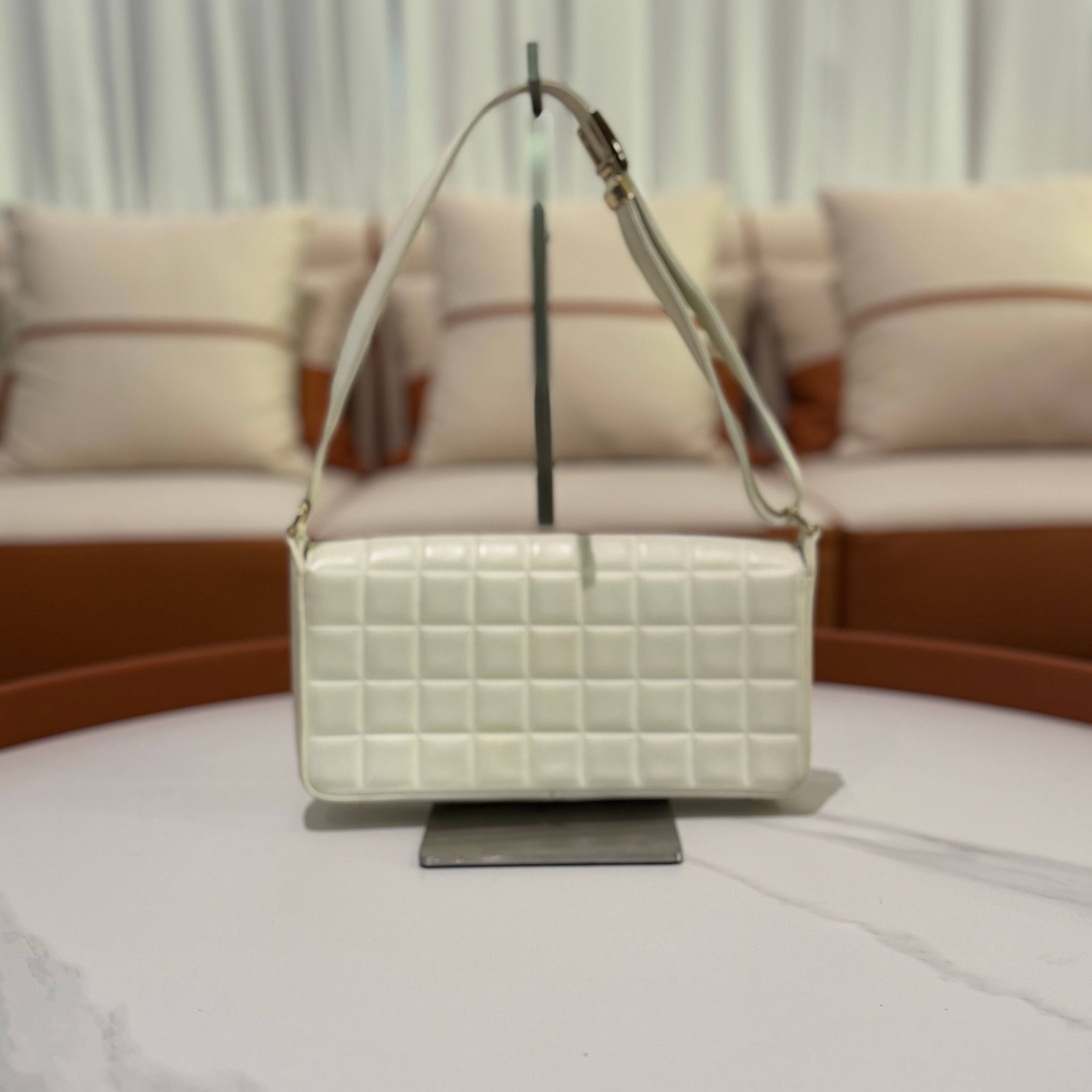CHANEL CF WHITE VINTAGE SHOULDER BAG