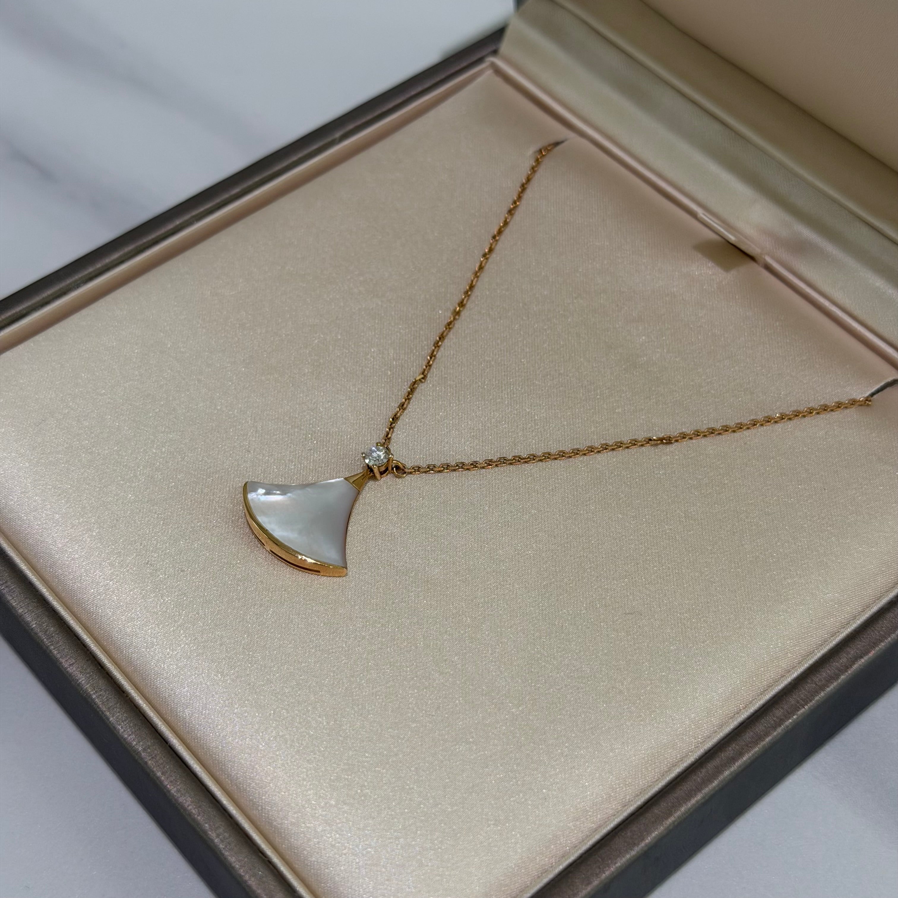 Bvlgari Divas’ Dream Diamond Mother-of-Pearl Pendant Necklace 18K Rose Gold