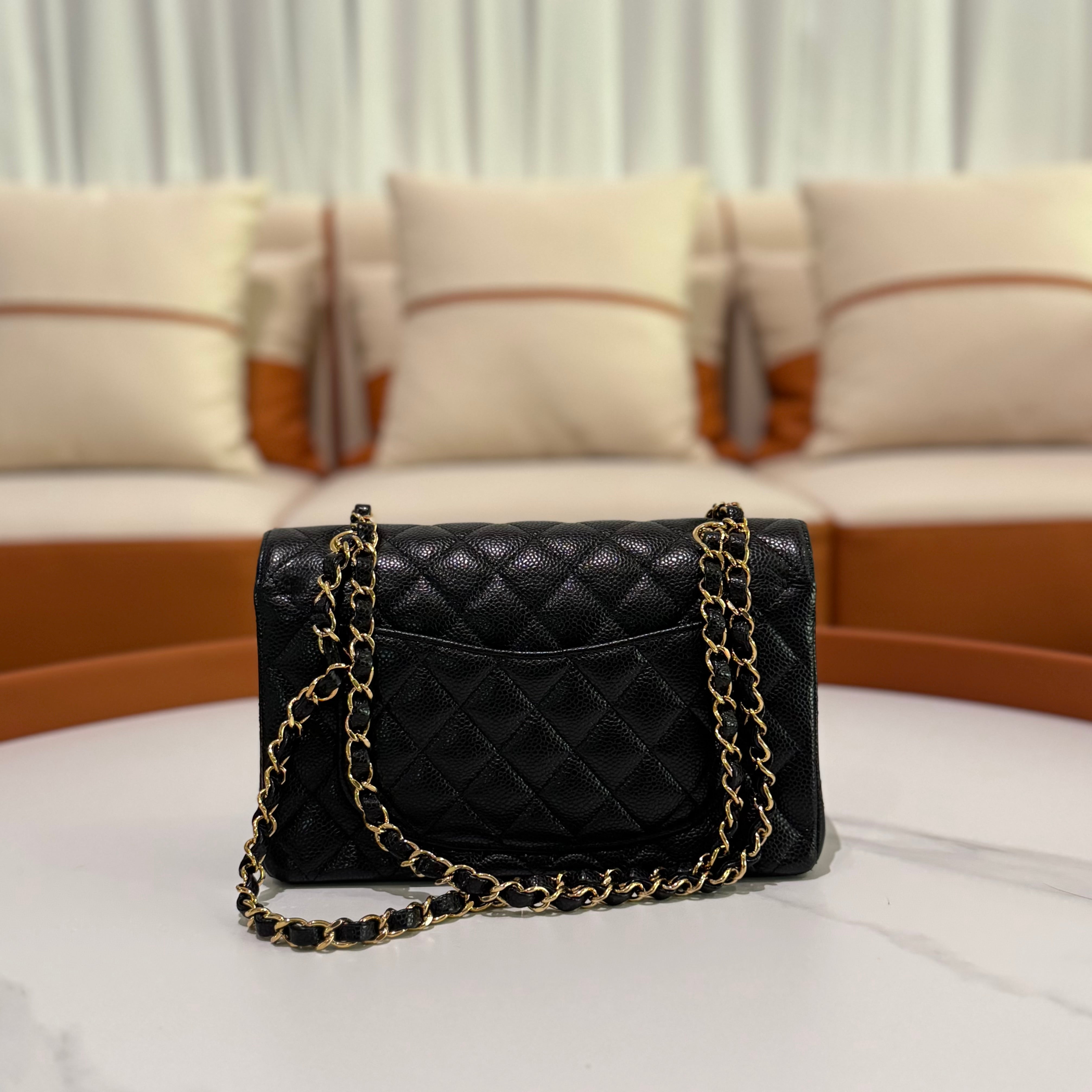 CHANEL CLASSIC FLAP SMALL CAVIAR BLACK & GOLD CHIP MODEL