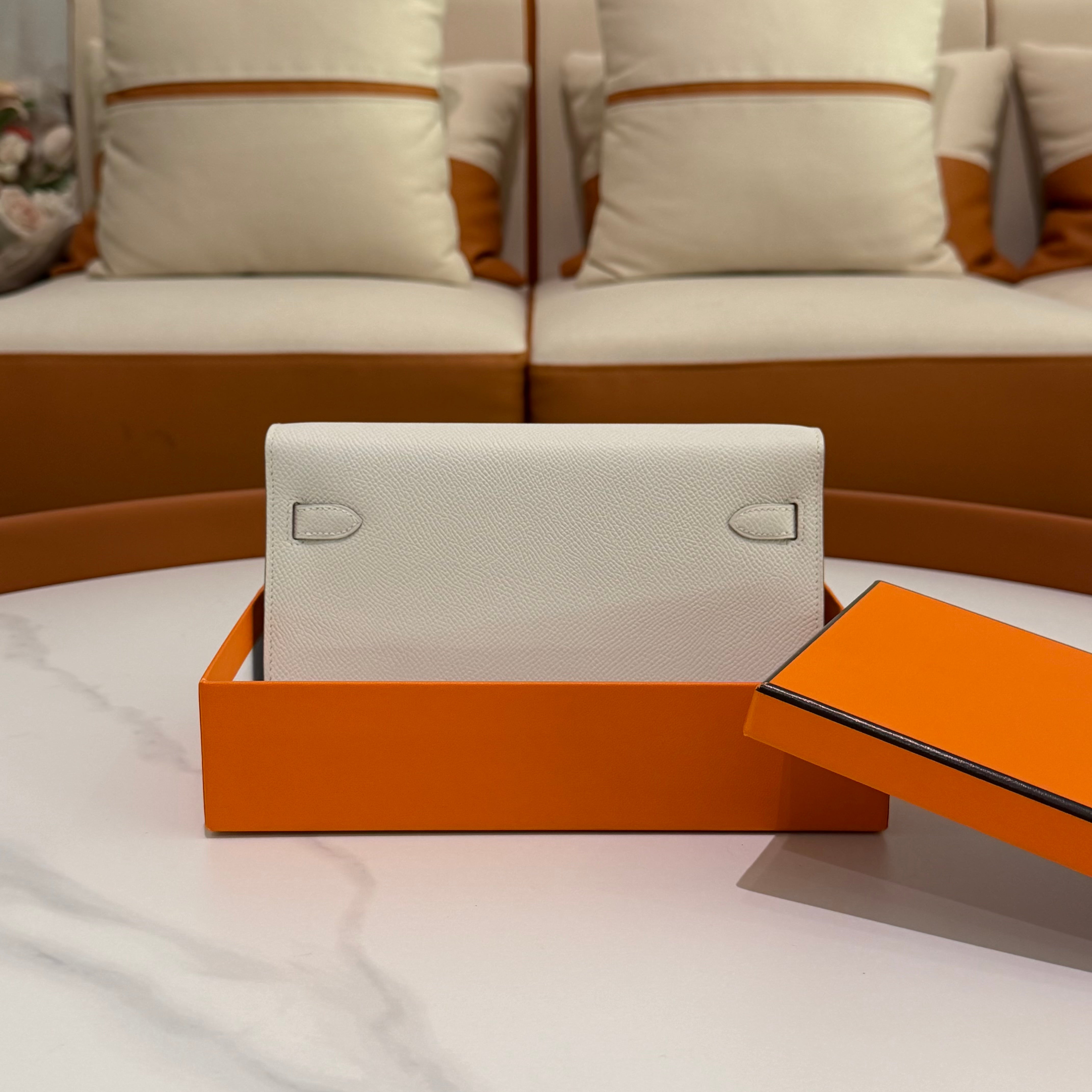 Hermes Kelly To Go Epsom M4 Gris Pale with Gold Hardware (Stamp B)