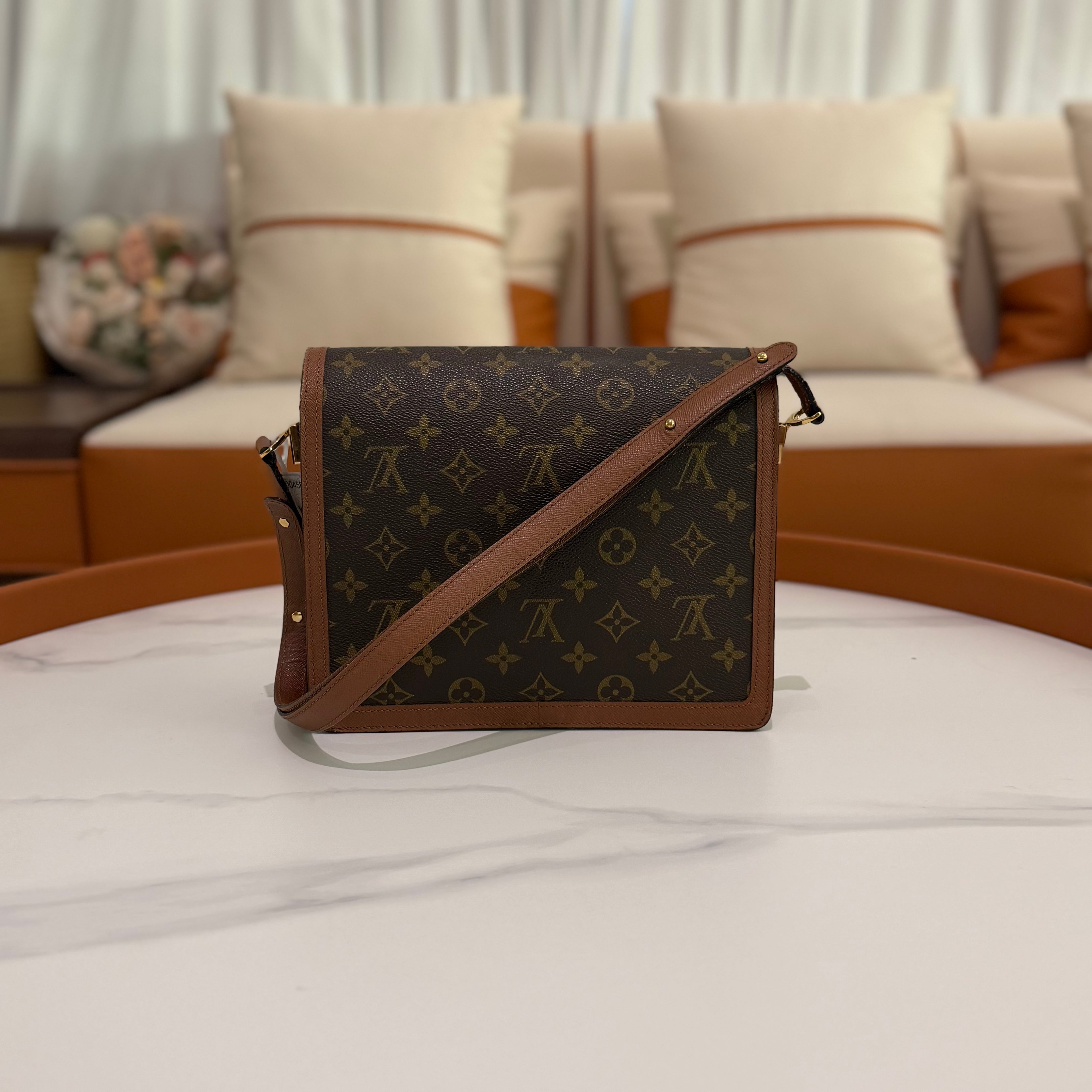 LOUIS VUITTON Vintage Gold Ring Wheel Bag