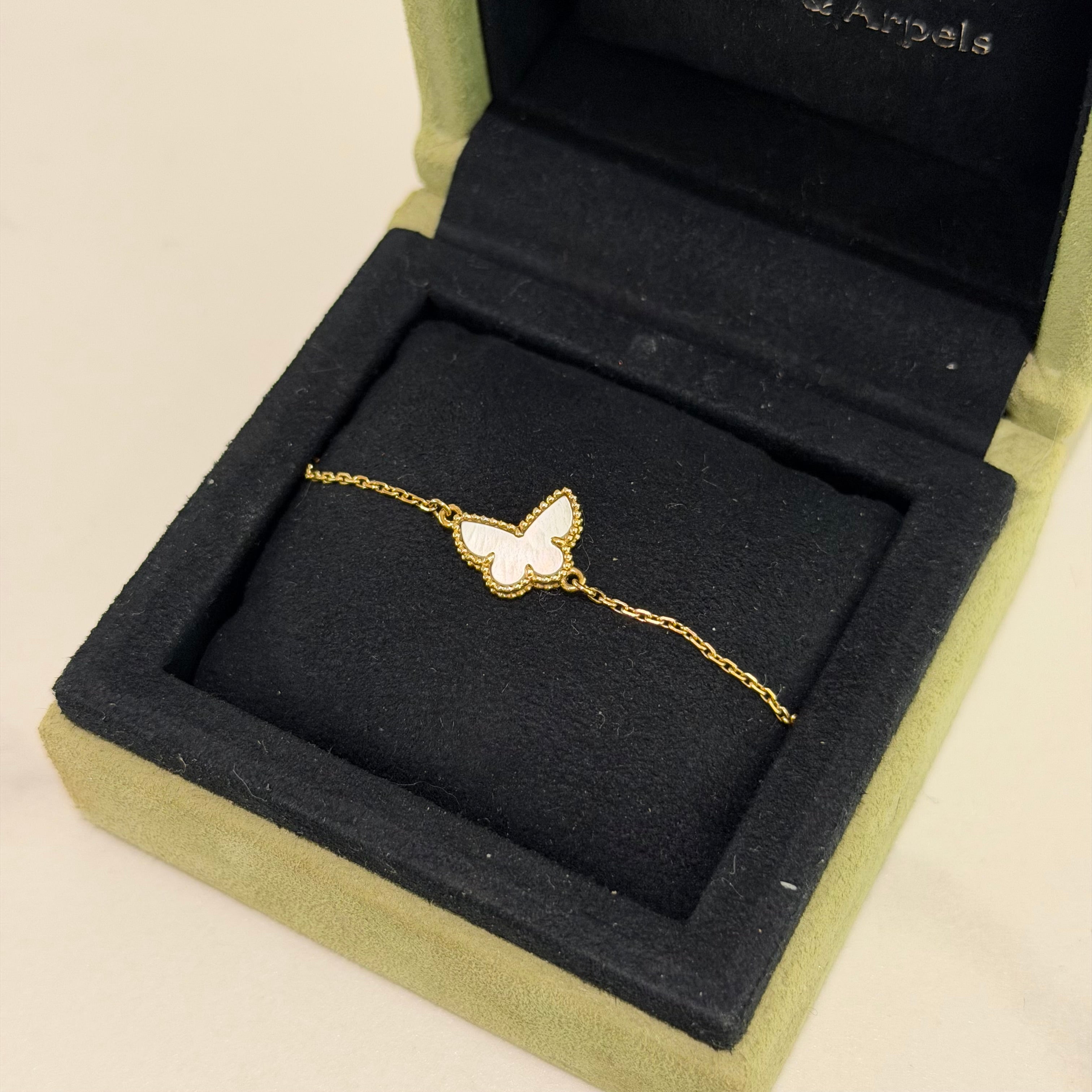 VAN CLEEF & ARPELS BUTTERFLY BRACELET WHITE MOTHER OF PEARL