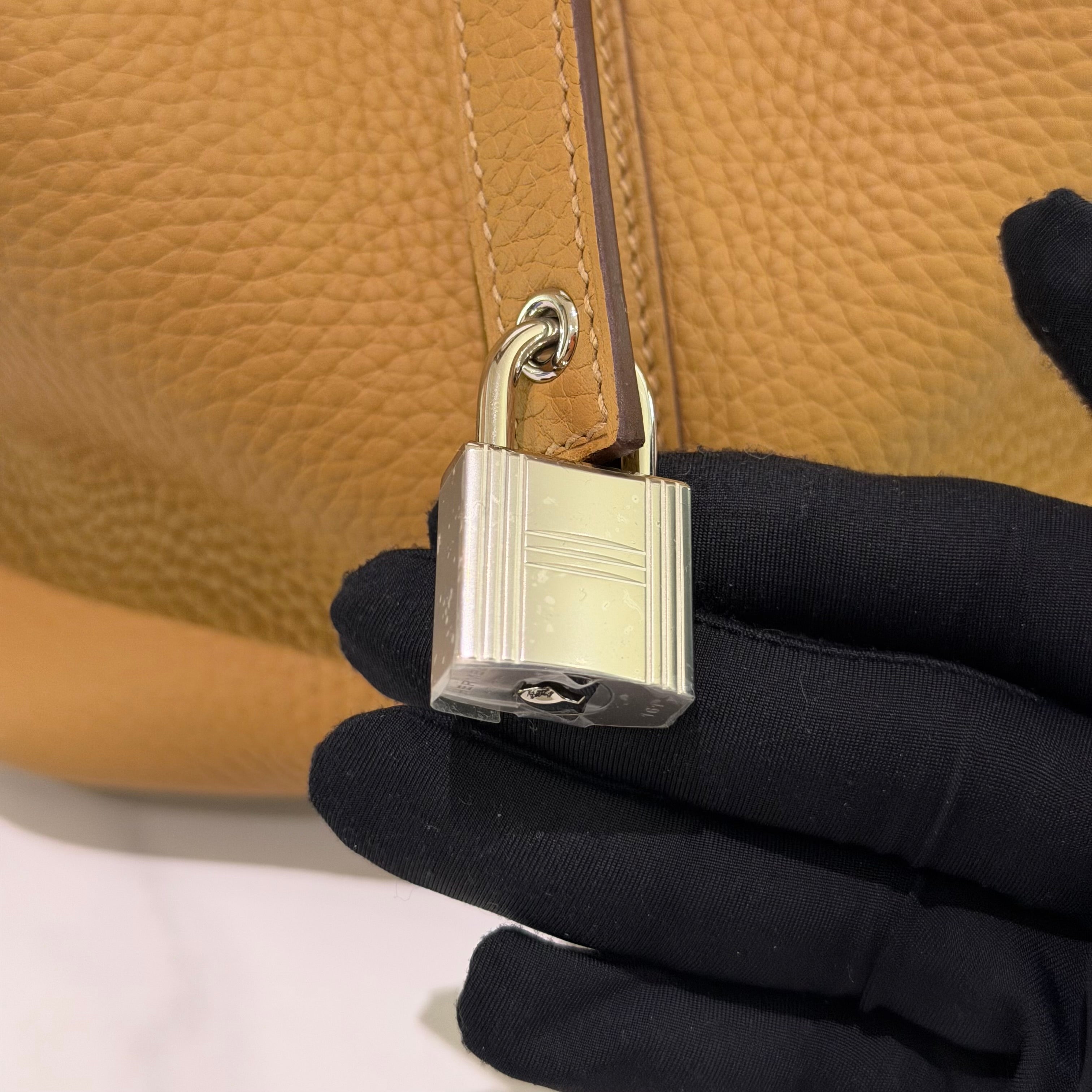 Hermes Picotin Lock 22 Biscuit (Stamp K)