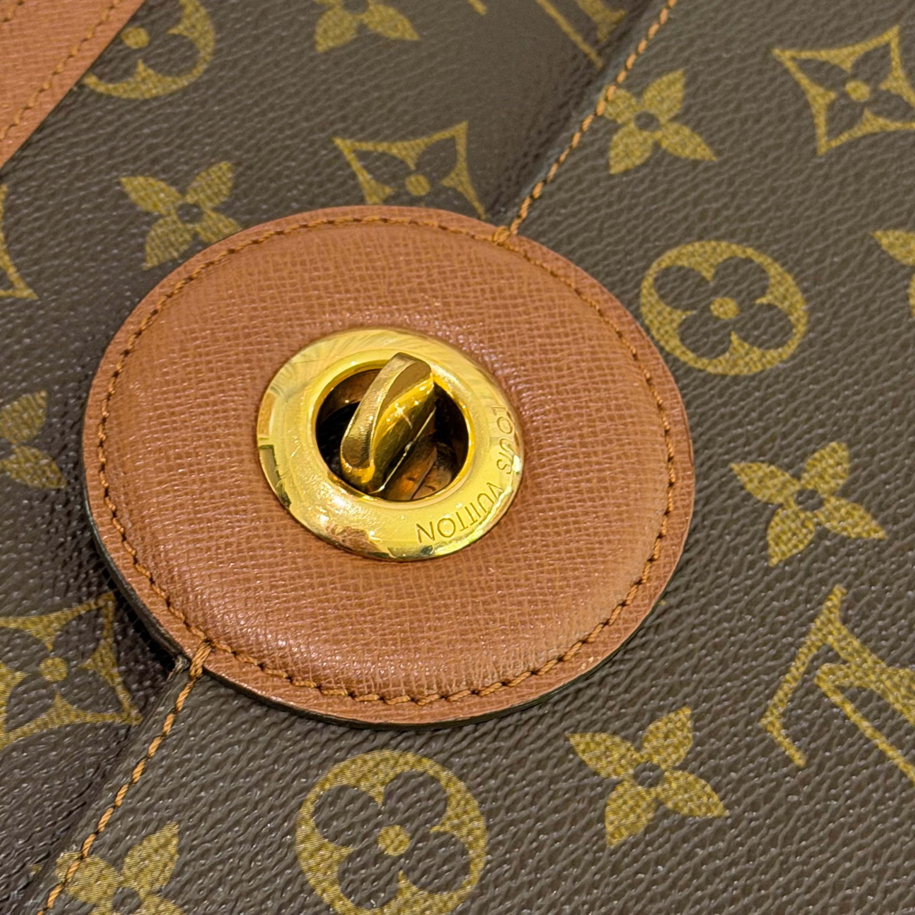 LOUIS VUITTON Vintage Gold Ring Wheel Bag