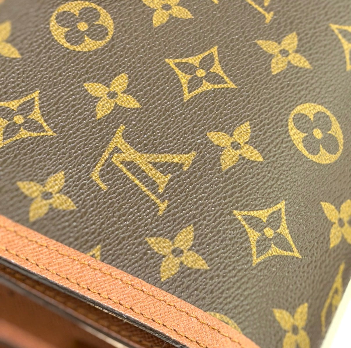 Louis Vuitton Vintage Gold Ring Wheel Bag (Interior Wear)