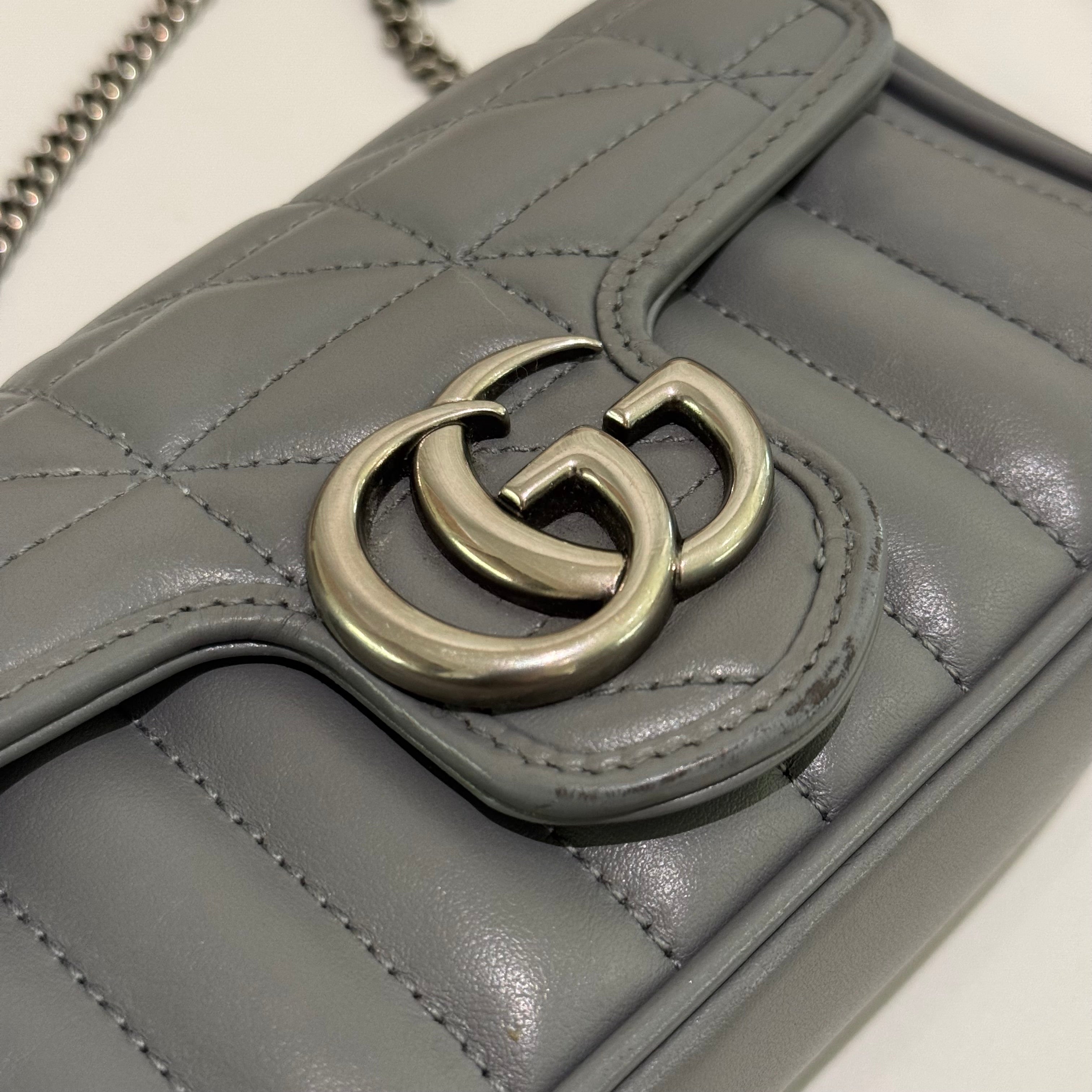 GUCCI MARMONT MINI CHAIN BAG IN SILVER GREY