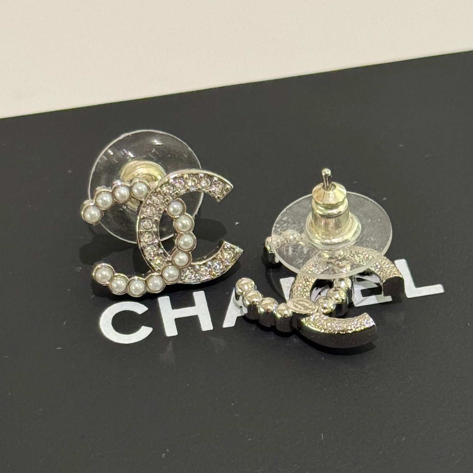 CHANEL CLIP-ON EARRINGS SILVER PEARL & CRYSTAL DOUBLE C