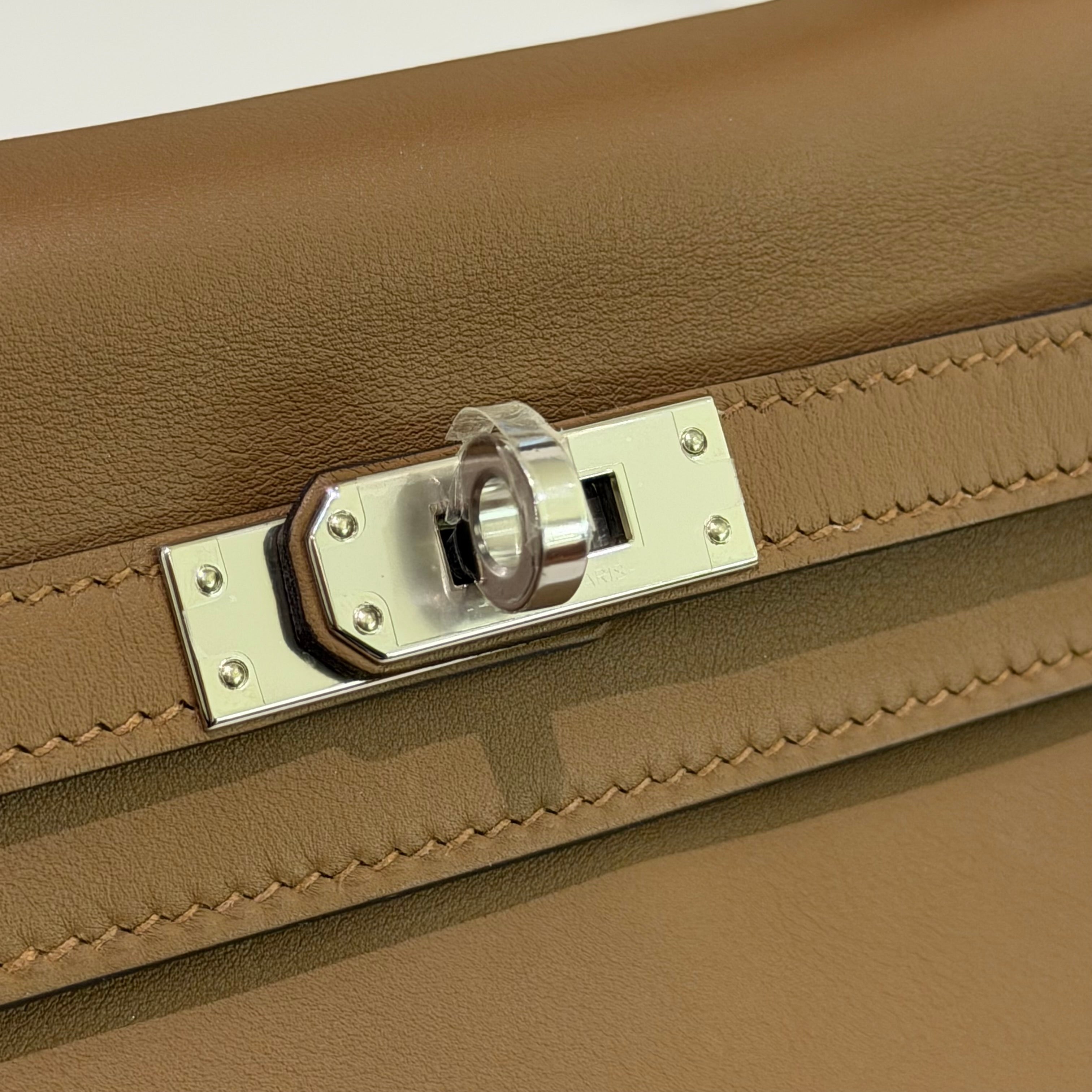 Hermes Kelly 25 Alezan/Beige Swift Leather with Silver Hardware (Stamp W) | HERMES