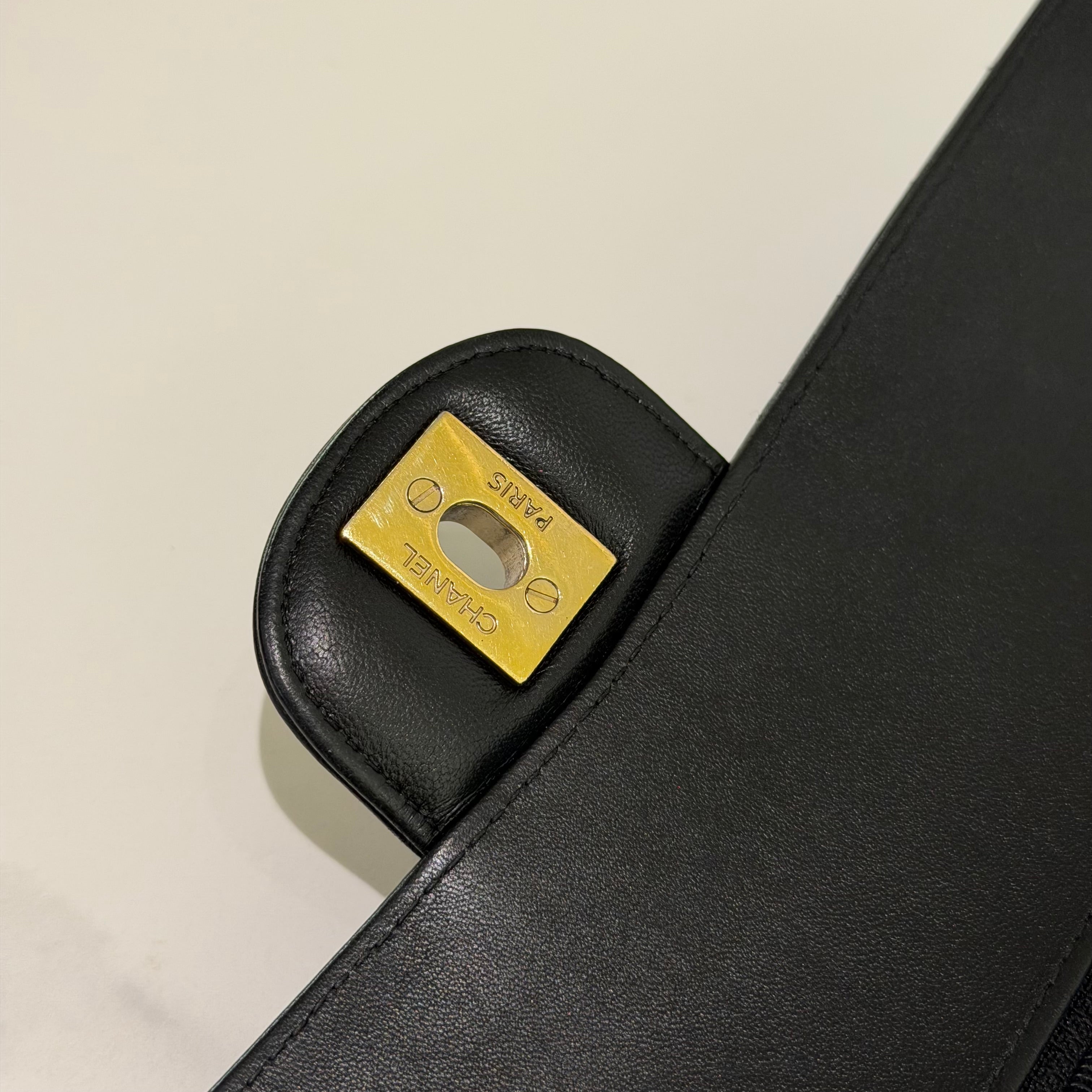 CHANEL CLASSIC FLAP MEDIUM V-QUILTED LAMBSKIN (LASER MODEL)