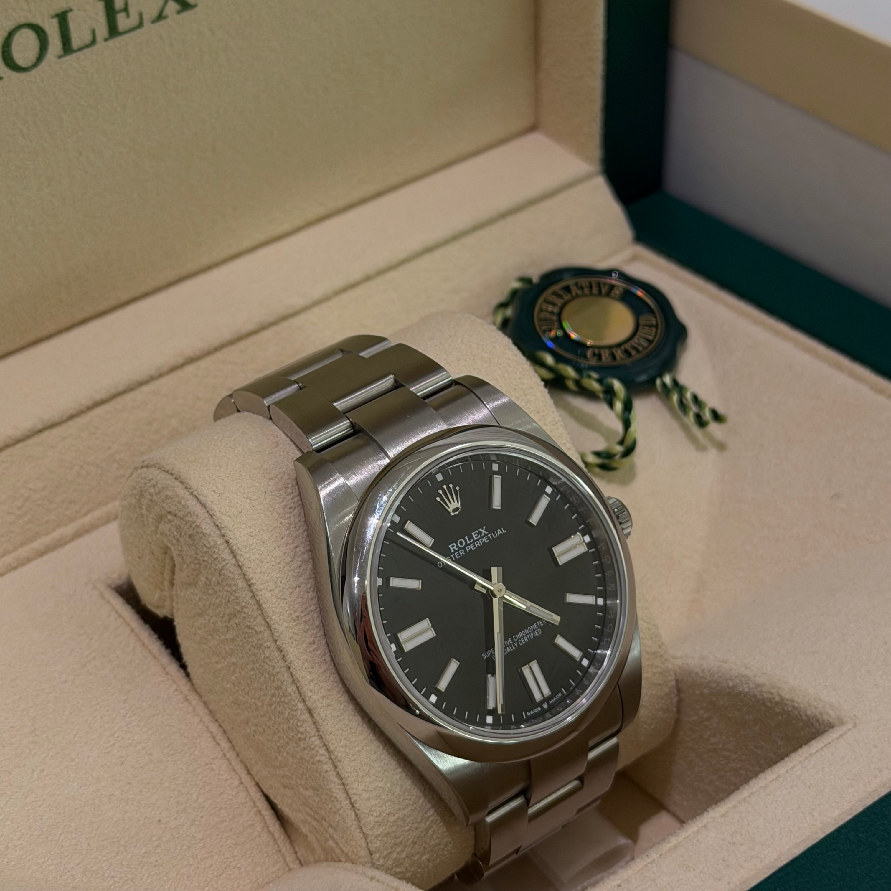 Rolex Oyster Perpetual 124300 | ROLEX
