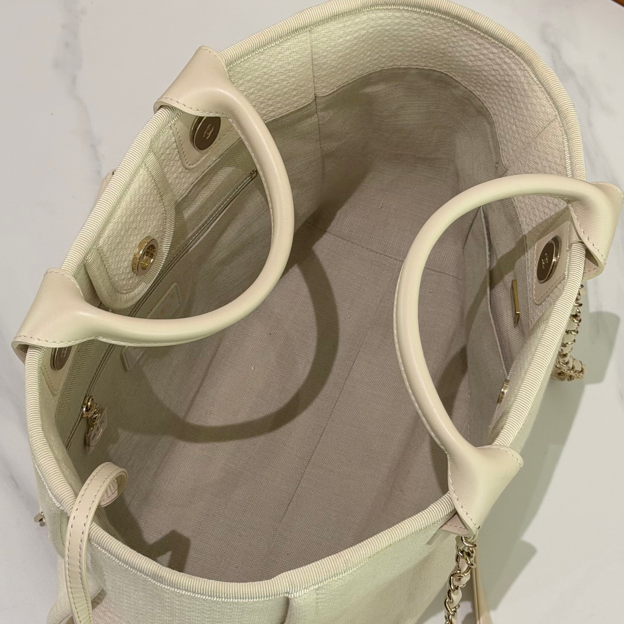 Chanel White Tote Bag (Chip Model)