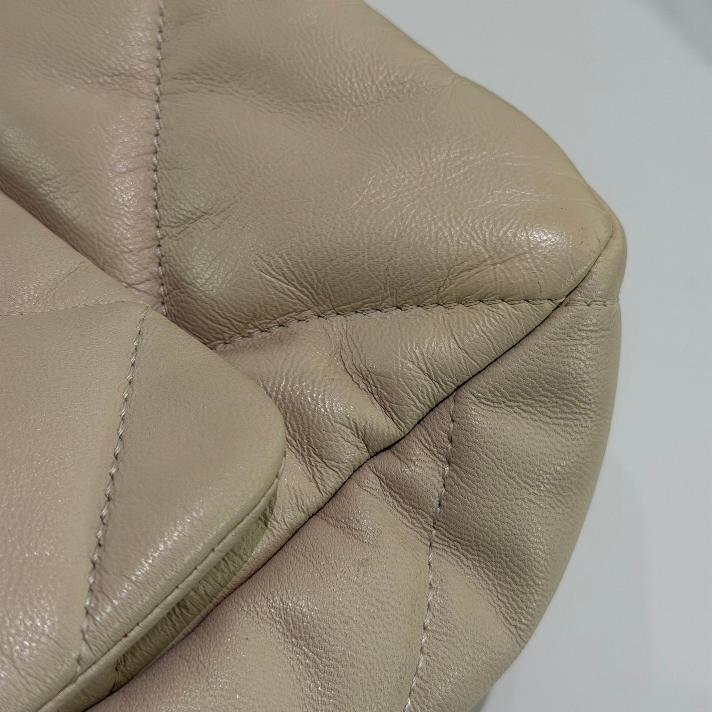 Chanel 19 Bag Medium Beige Quilted Lambskin with Gold Chain | CHANEL