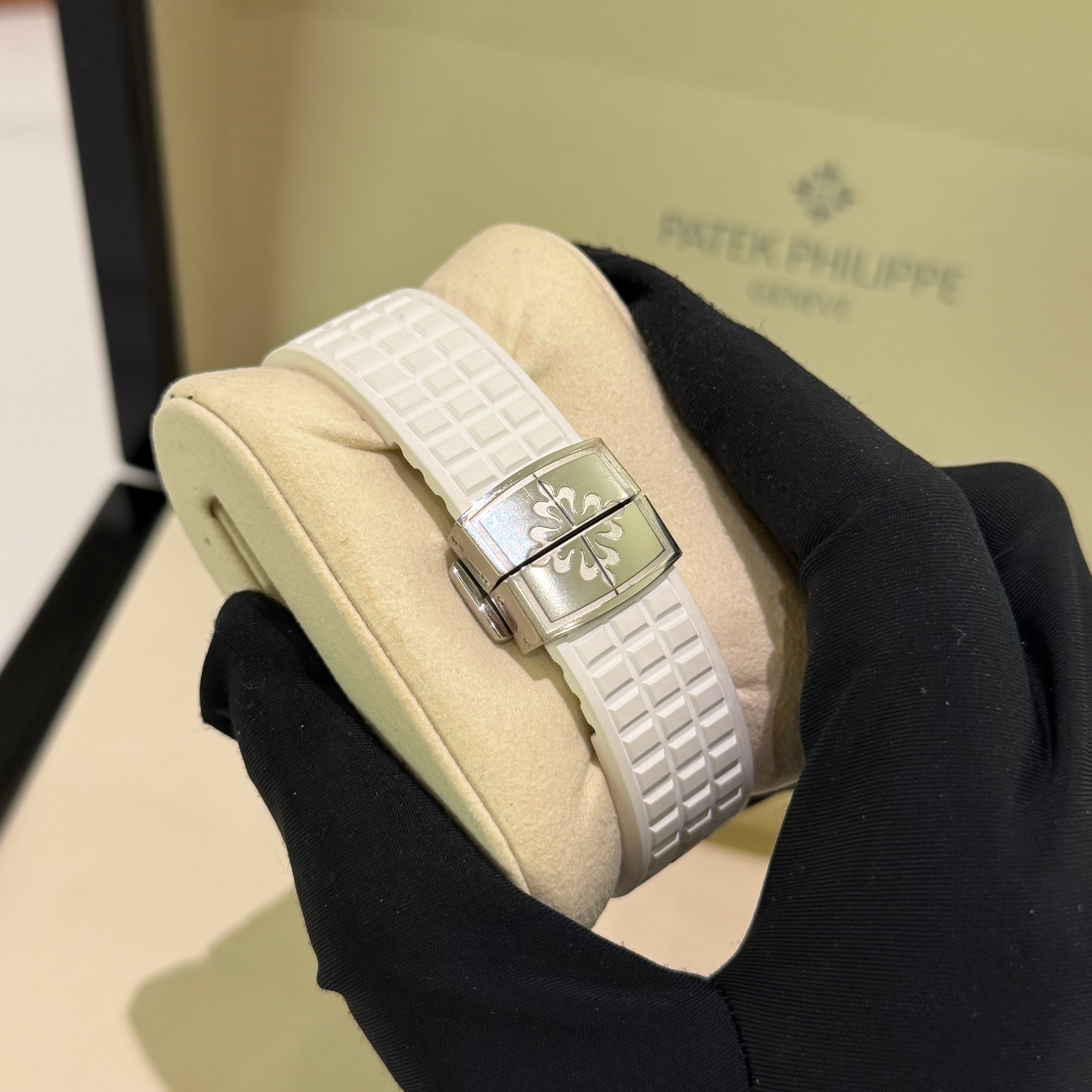 Patek Philippe Aquanaut 5267A “White Grenade” Quartz Watch