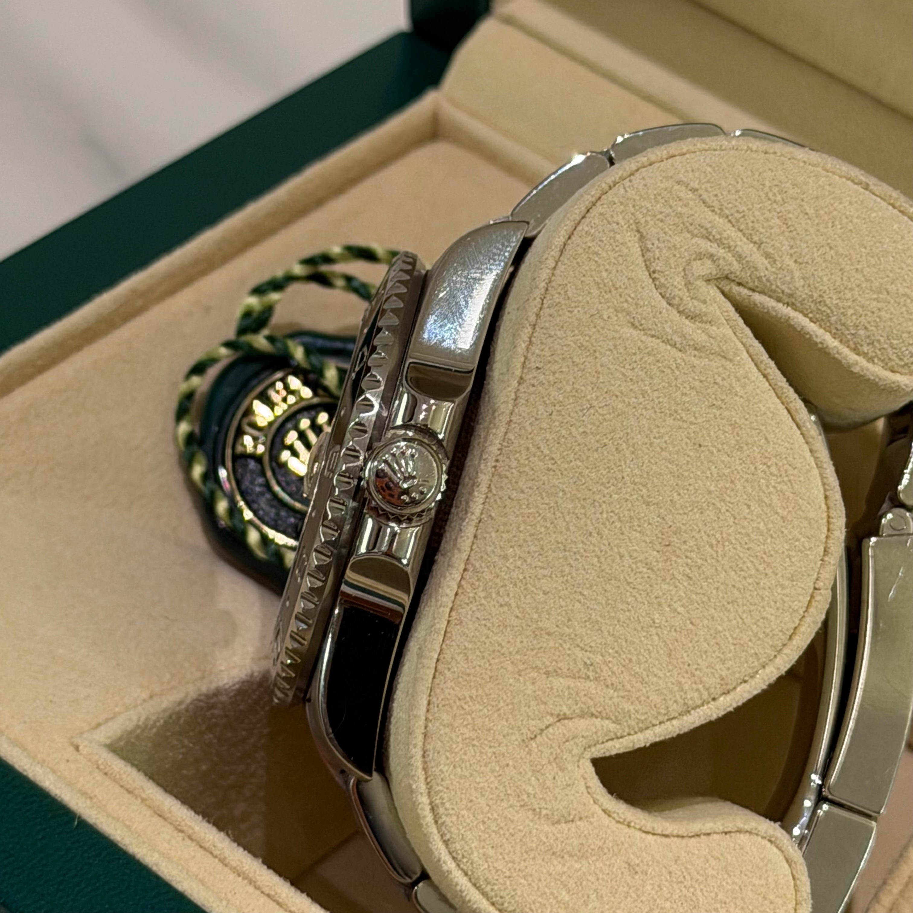 Rolex GMT-Master II 116710LN | ROLEX