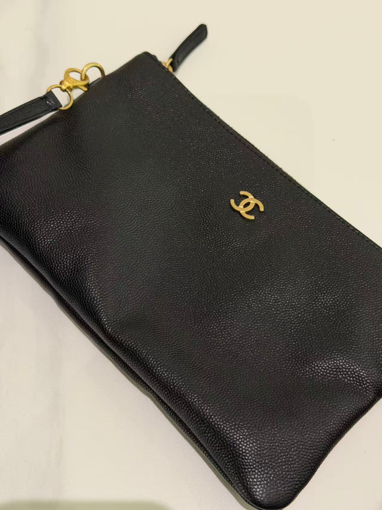 Chanel 25 Hobo Medium Black Caviar Leather with Gold Hardware (Chip Model)