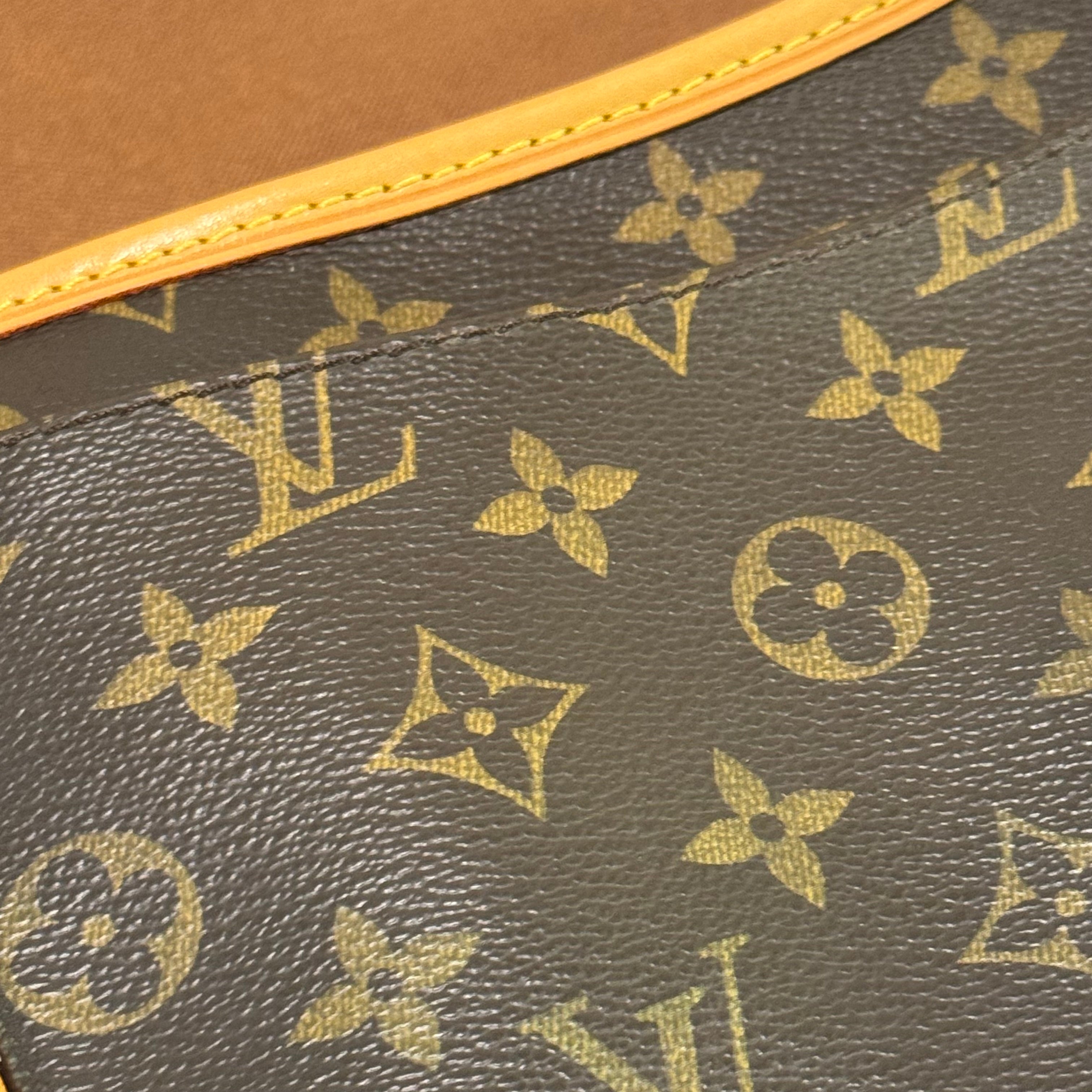 LOUIS VUITTON VINTAGE BAGUETTE BAG