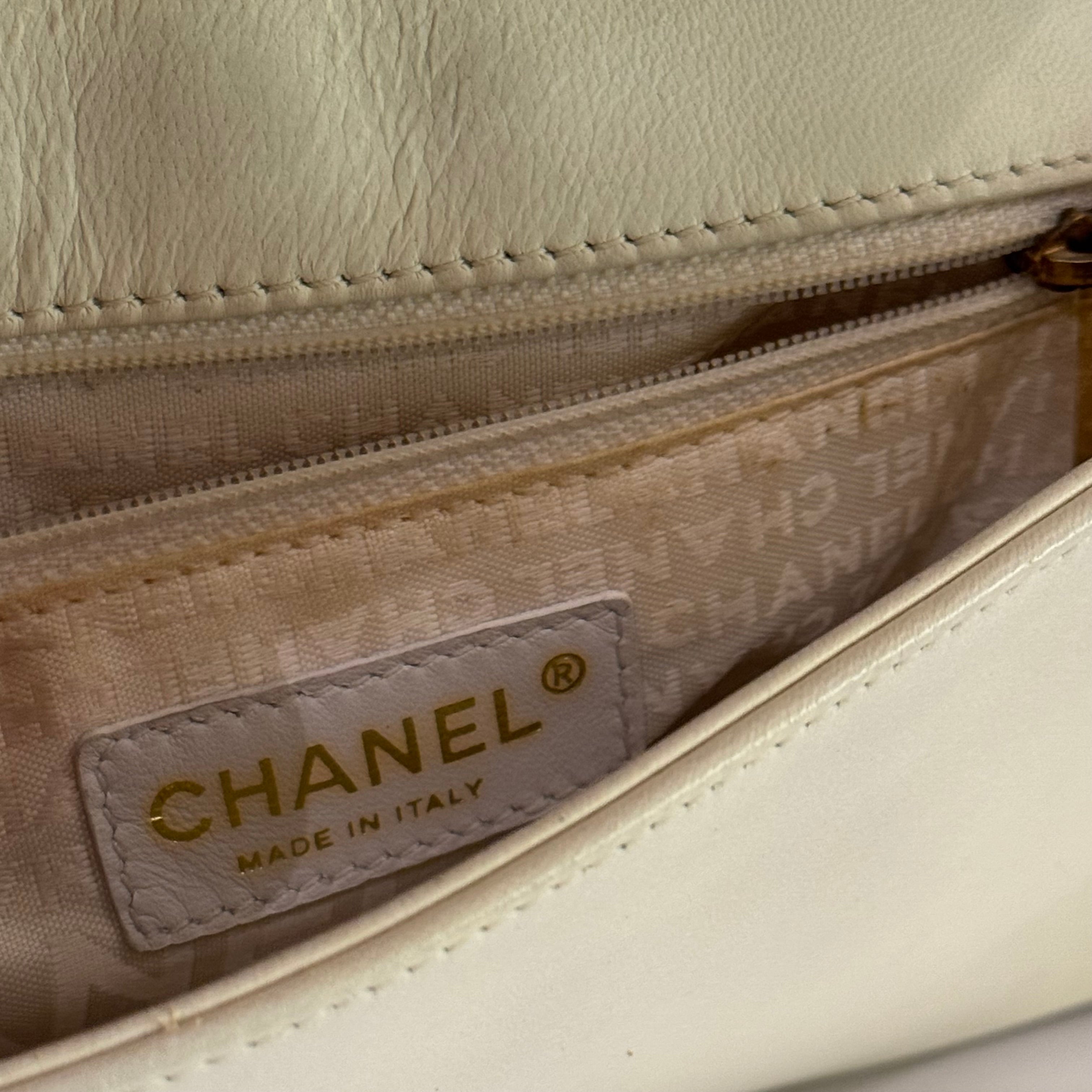 CHANEL CF WHITE VINTAGE SHOULDER BAG