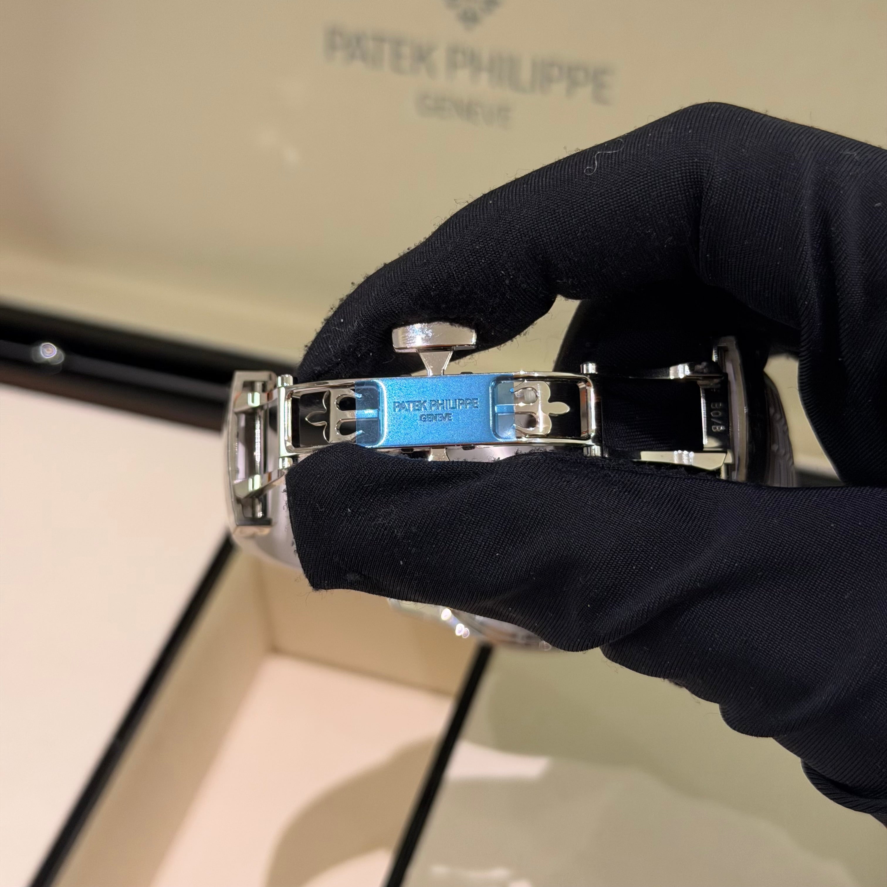 Patek Philippe Aquanaut 5267A “White Grenade” Quartz Watch
