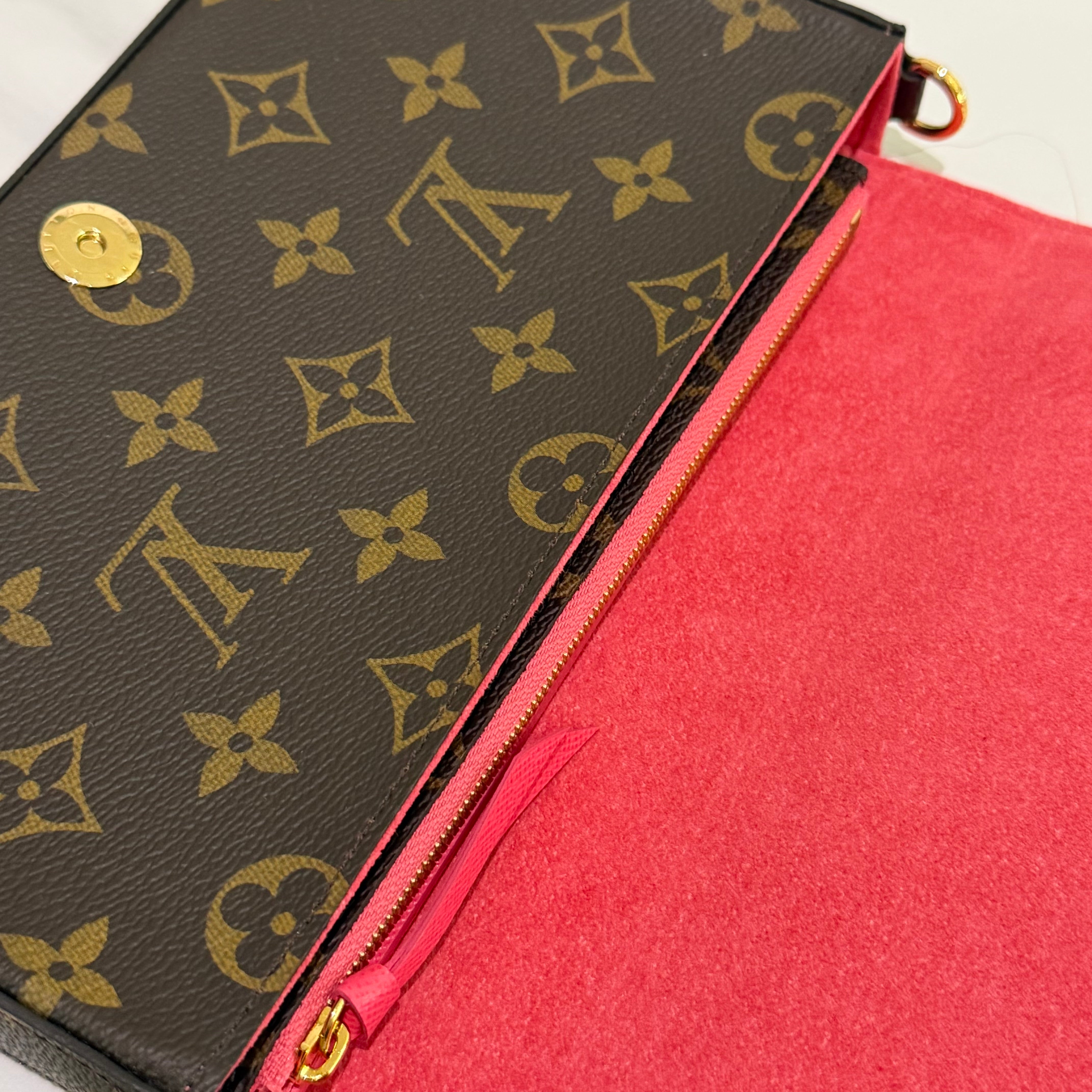 Louis Vuitton Christmas Limited Edition Felicie Pochette 3-in-1 Wallet Crossbody Bag | LOUIS VUITTON