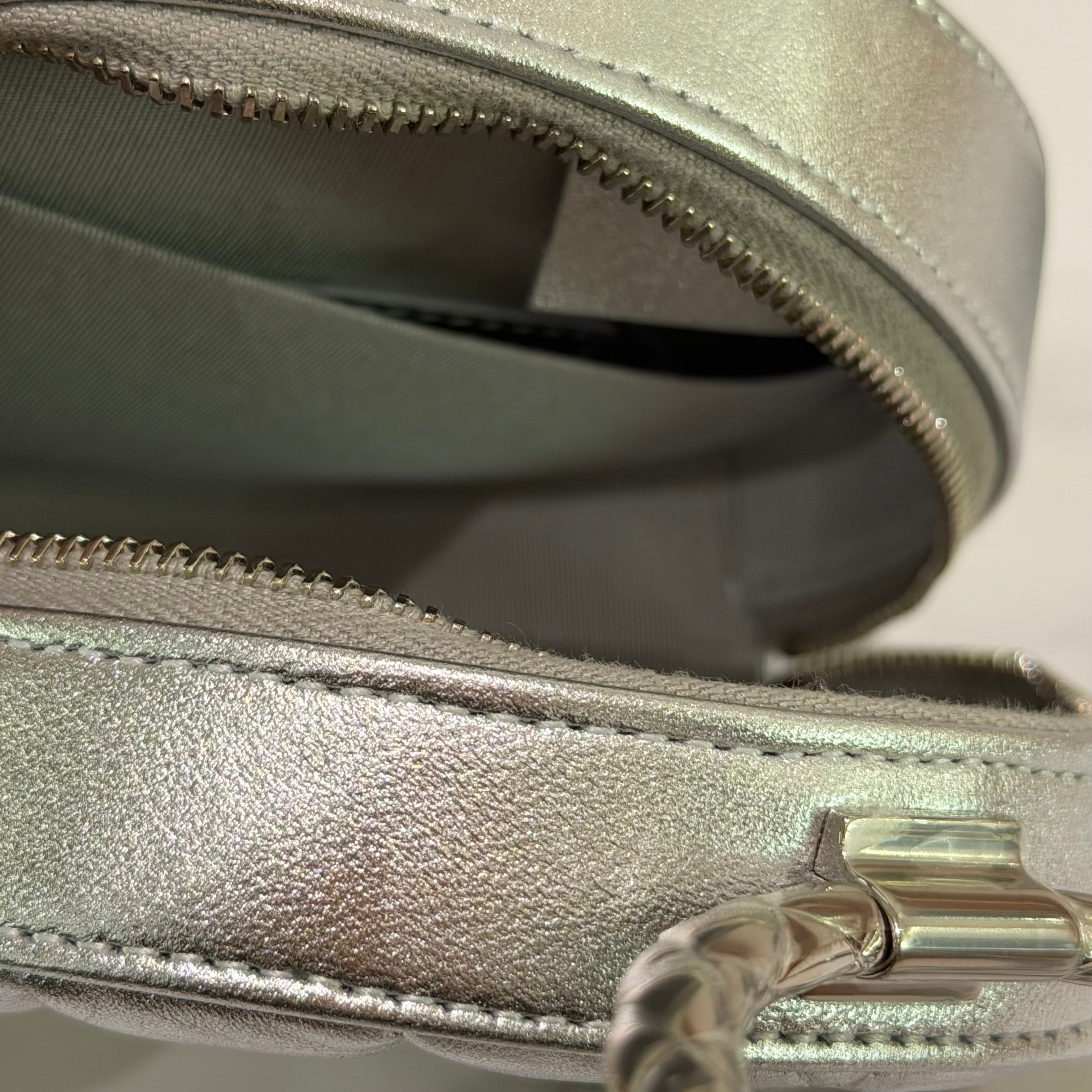 CHANEL Silver Patent Leather Round Ring Evening Chain Bag