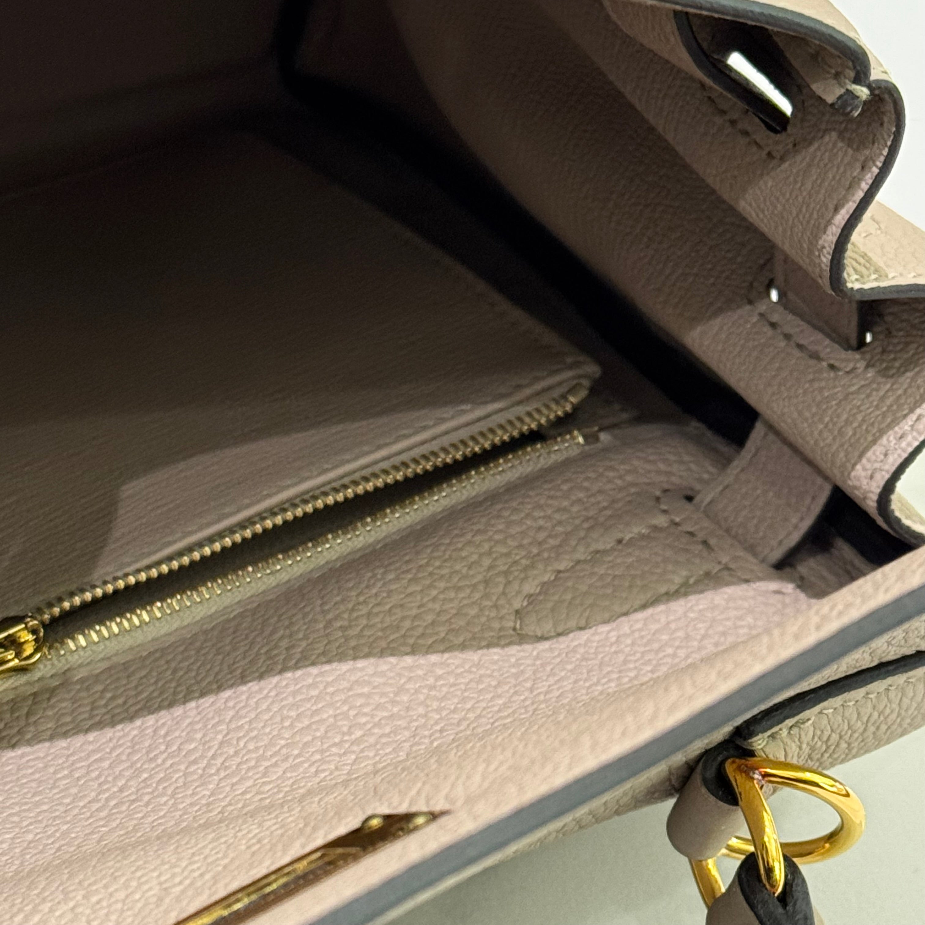 HERMÈS KELLY 28 GRIS TOURTERELLE WITH GOLD HARDWARE