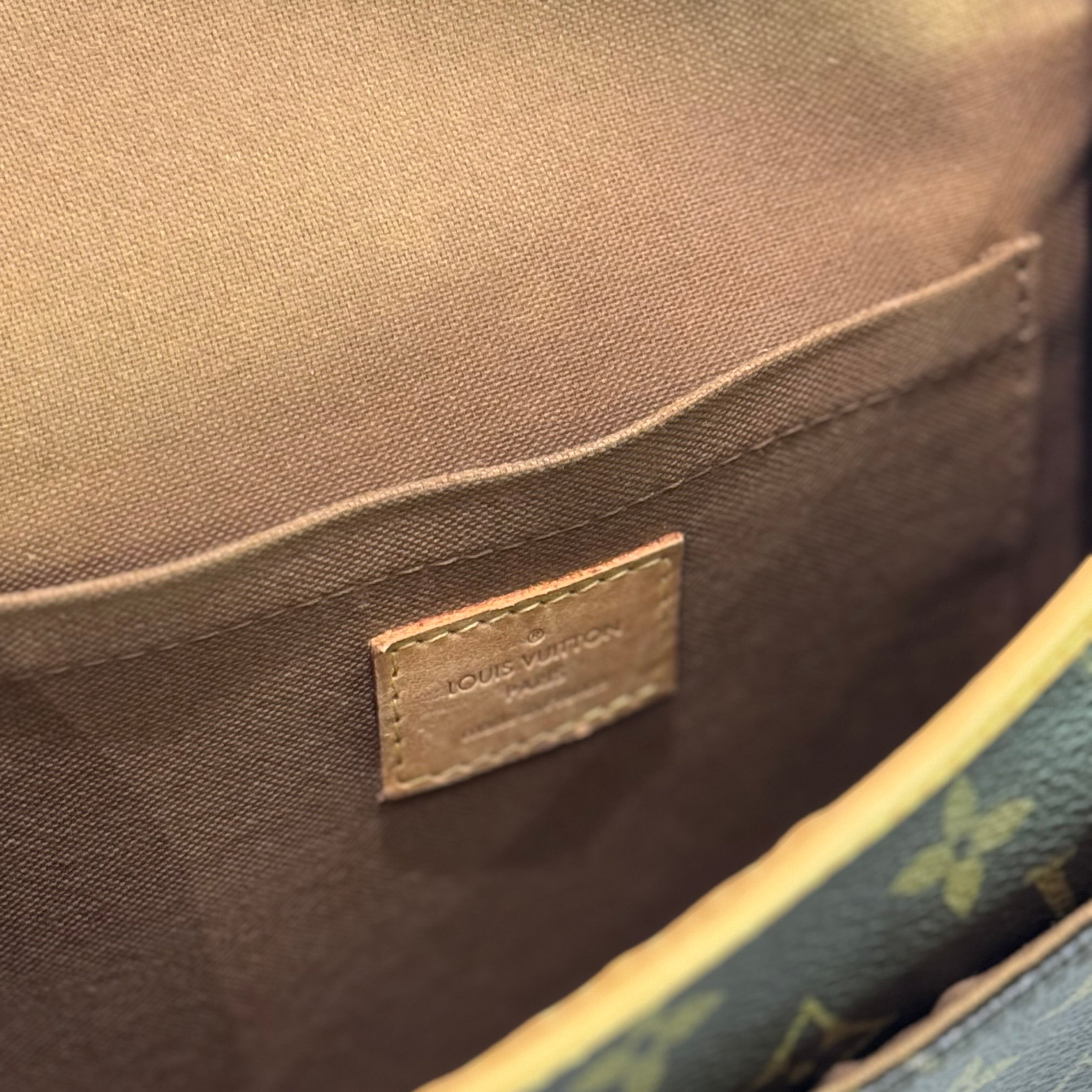 LOUIS VUITTON VINTAGE BAGUETTE BAG