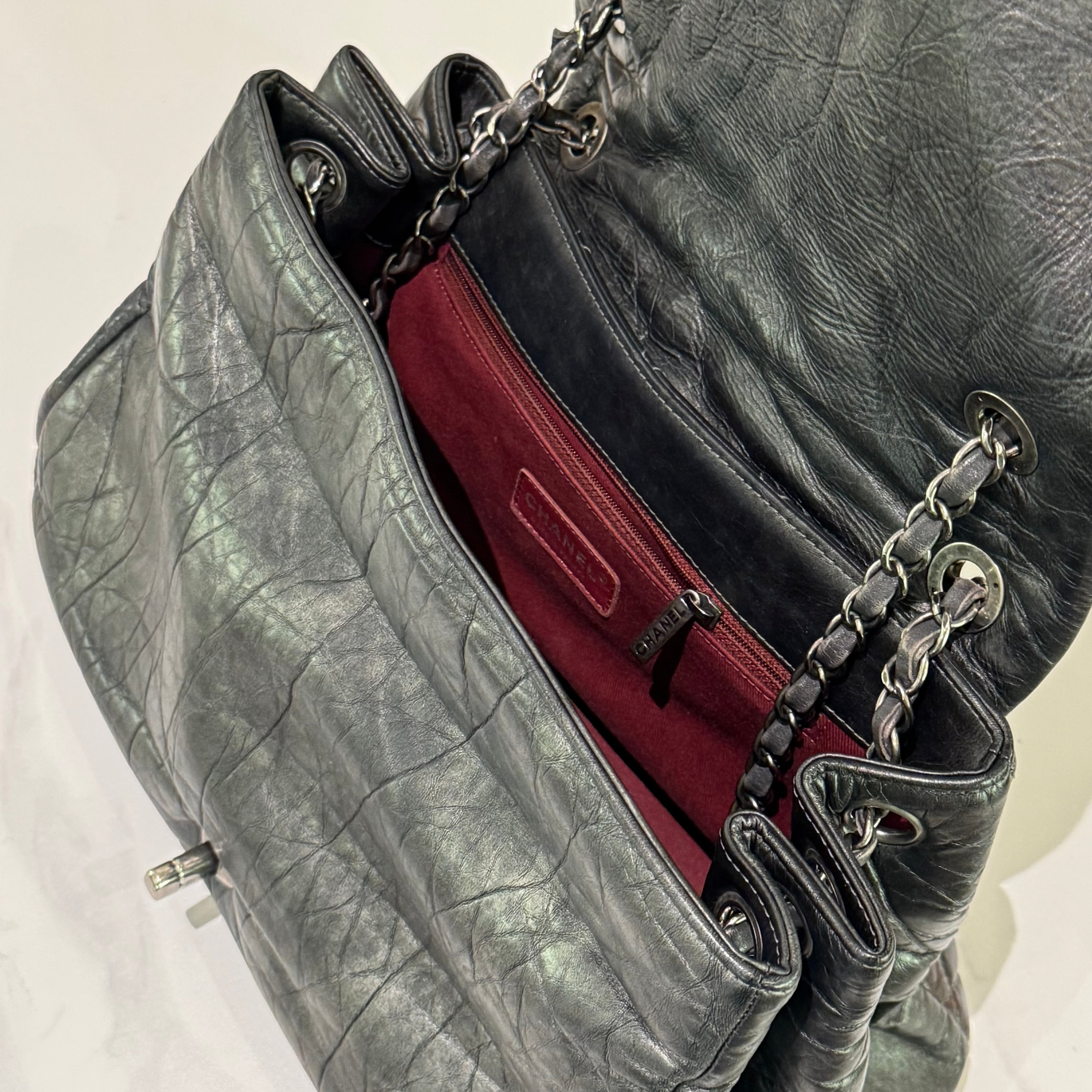 CHANEL LARGE LAVA CHAIN SHOULDER BAG IN SILVER GREY